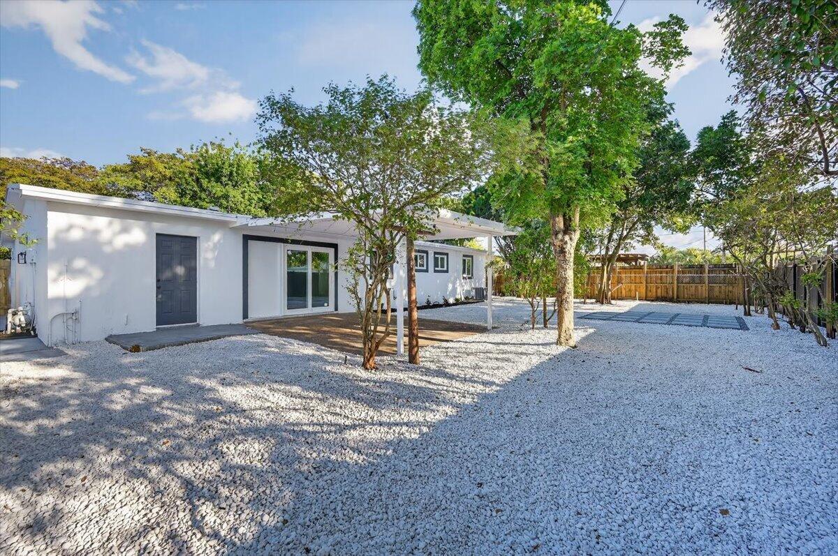 710 SW 67th Pembroke Pines, FL 33023