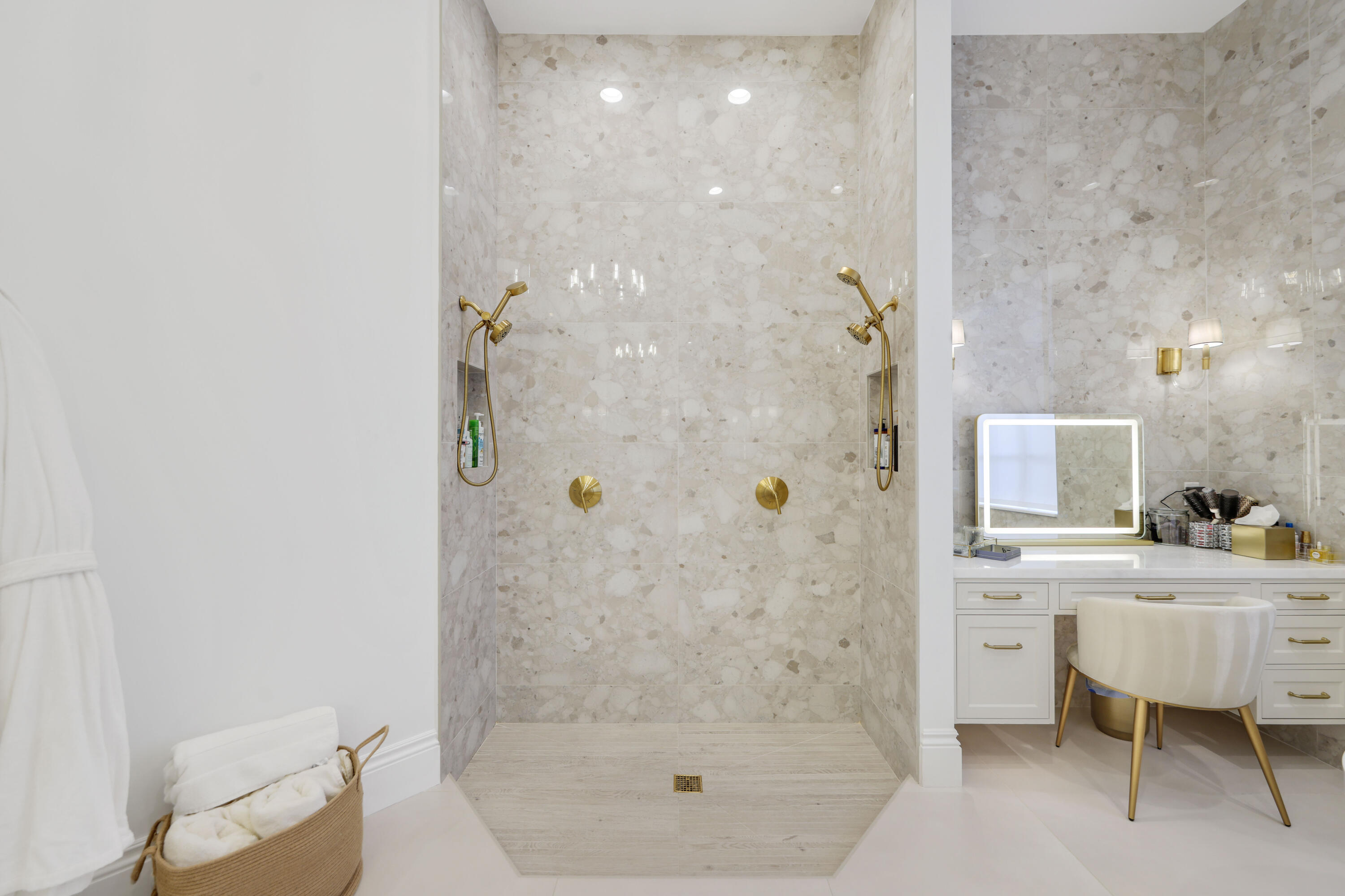 1019 Grand Highland Beach, FL 33487