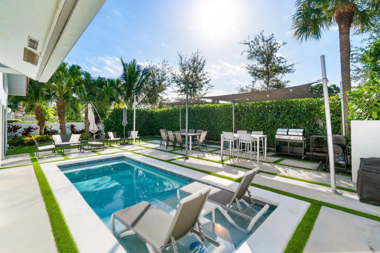 2058 NW 52nd