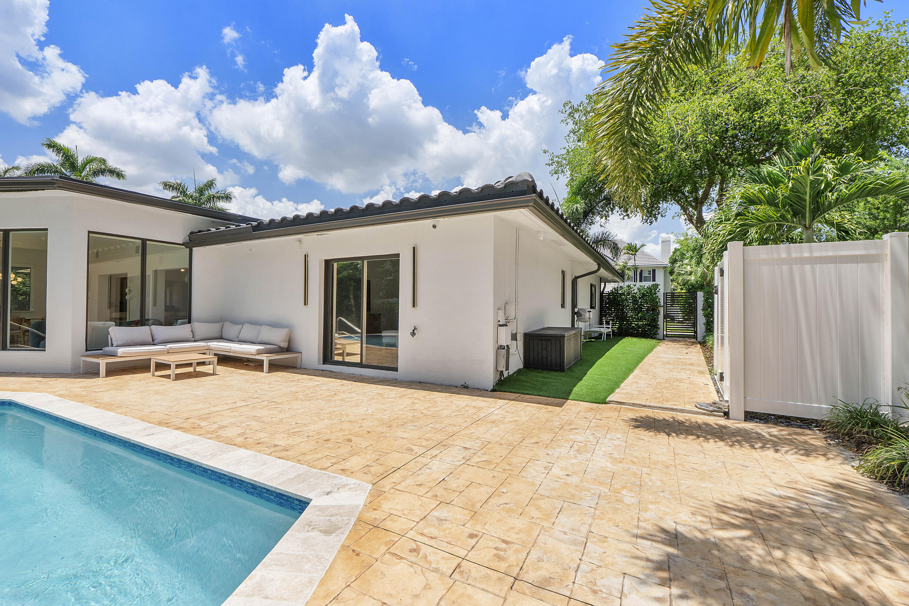 2800 NE 21st Fort Lauderdale, FL 33305