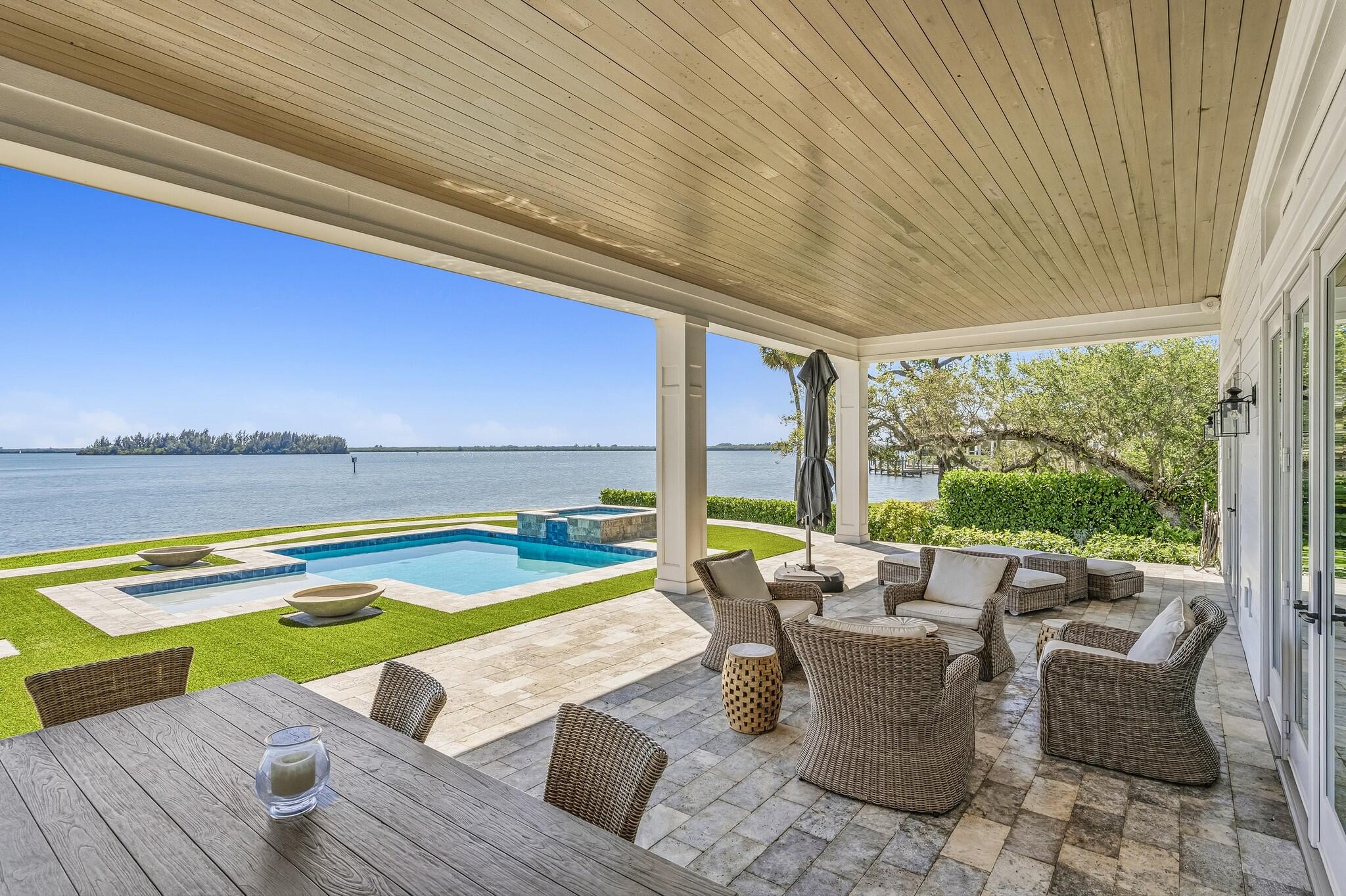 1505 W Camino Del Rio Vero Beach, FL 32963