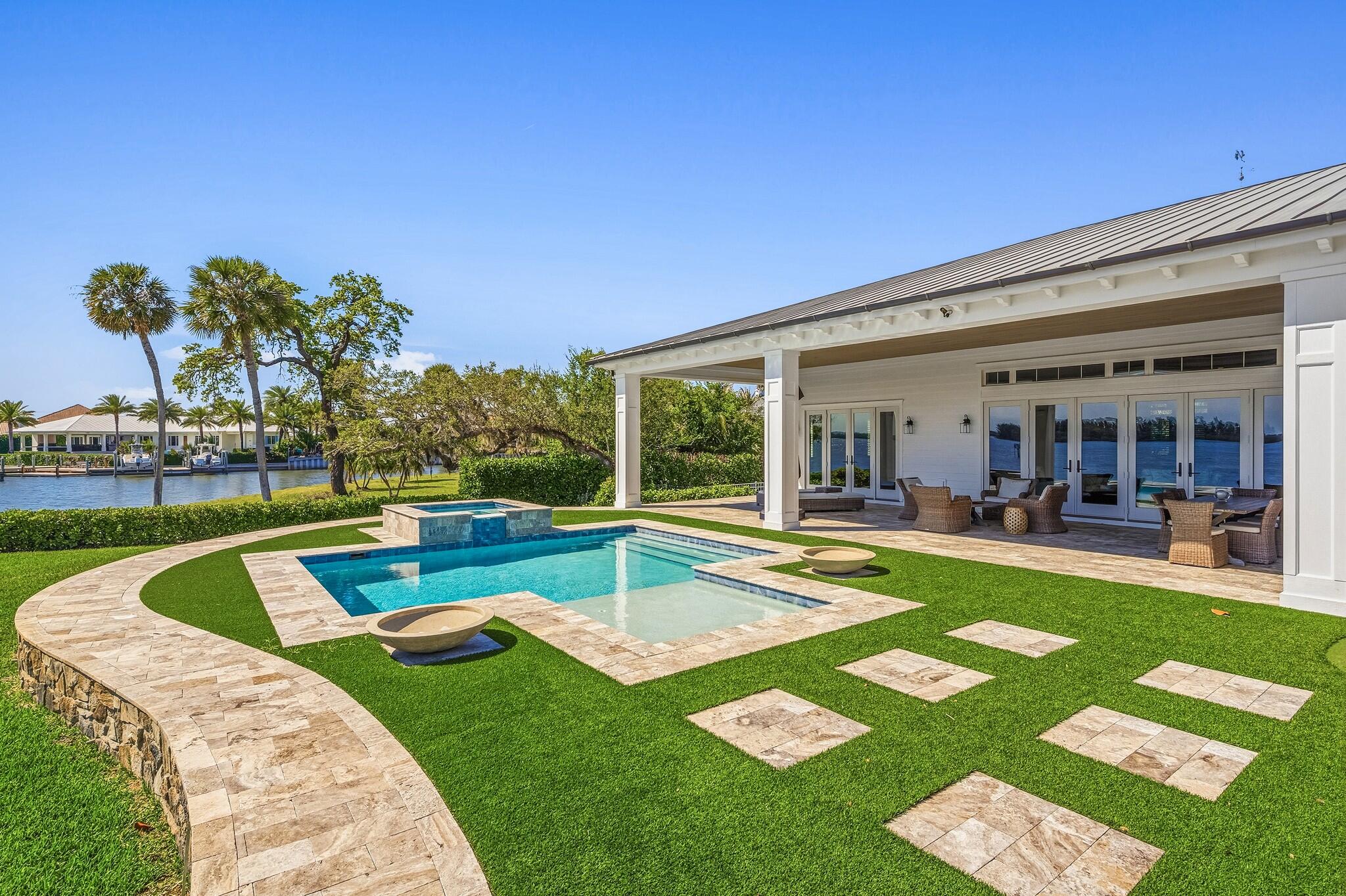 1505 W Camino Del Rio Vero Beach, FL 32963