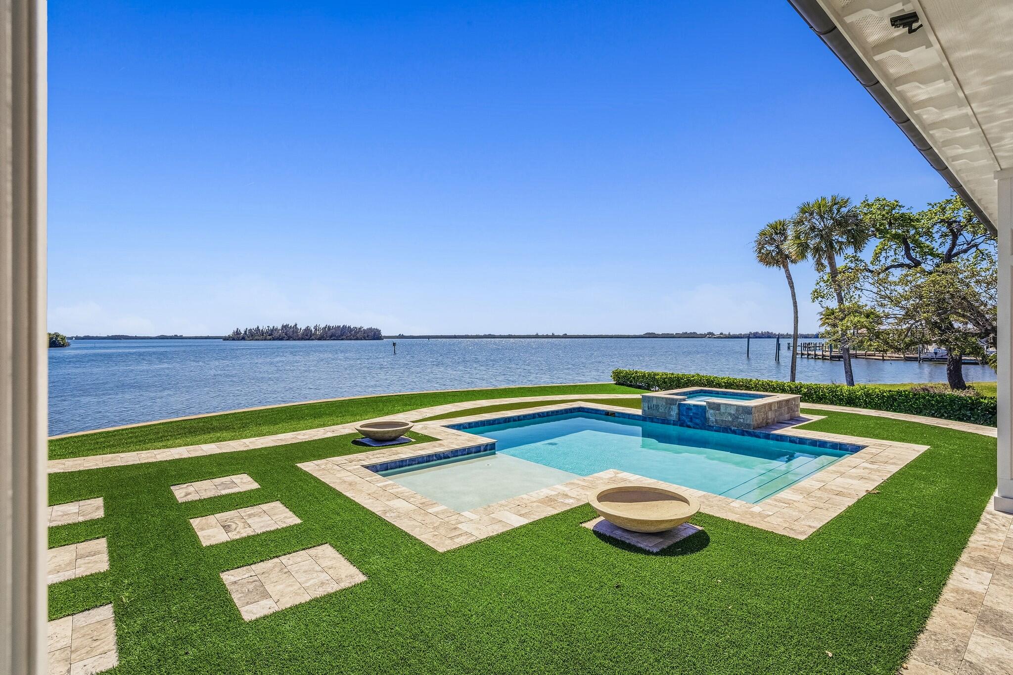 1505 W Camino Del Rio Vero Beach, FL 32963