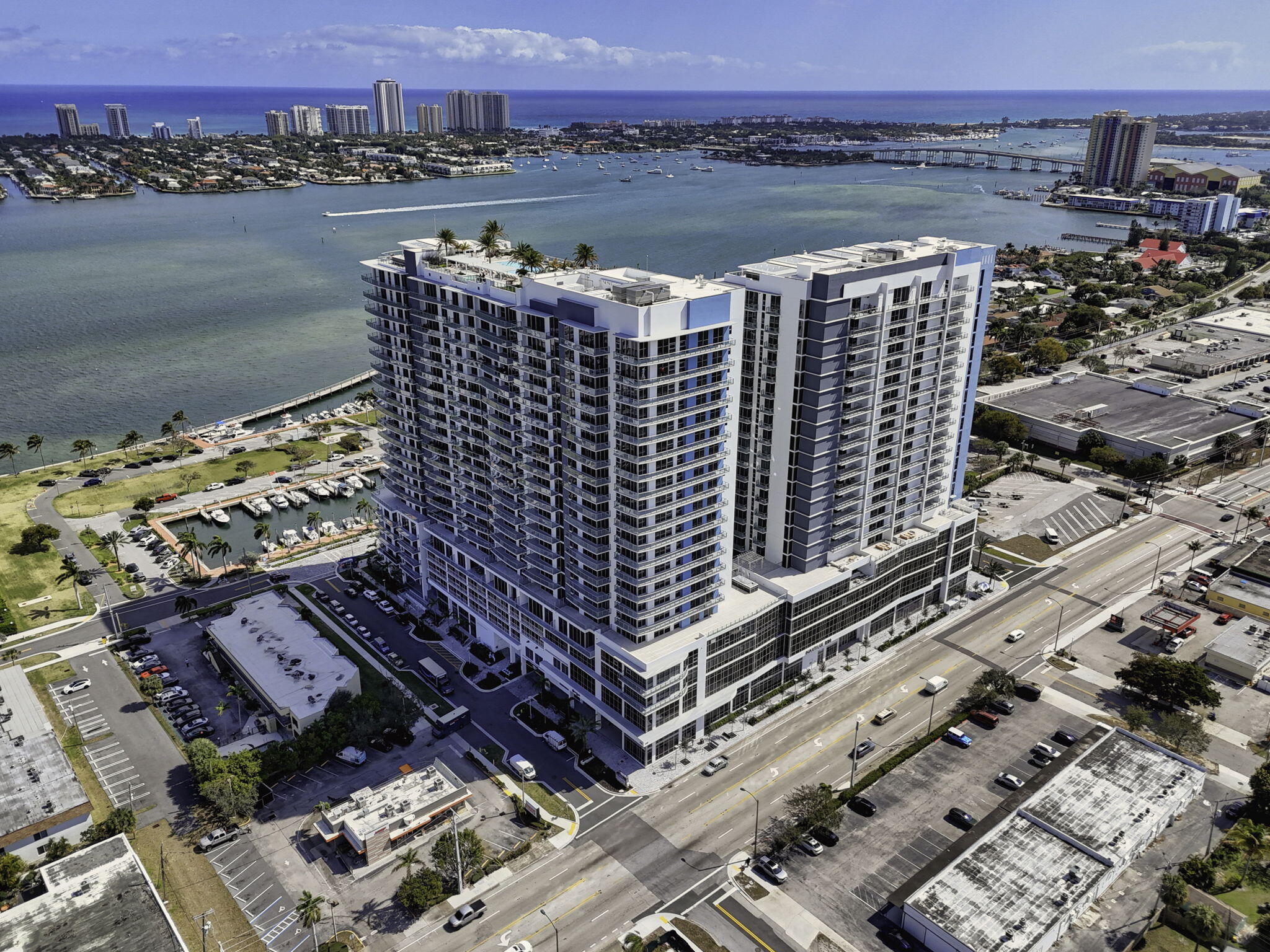 220 Lake Shr #613 Lake Park, FL 33403