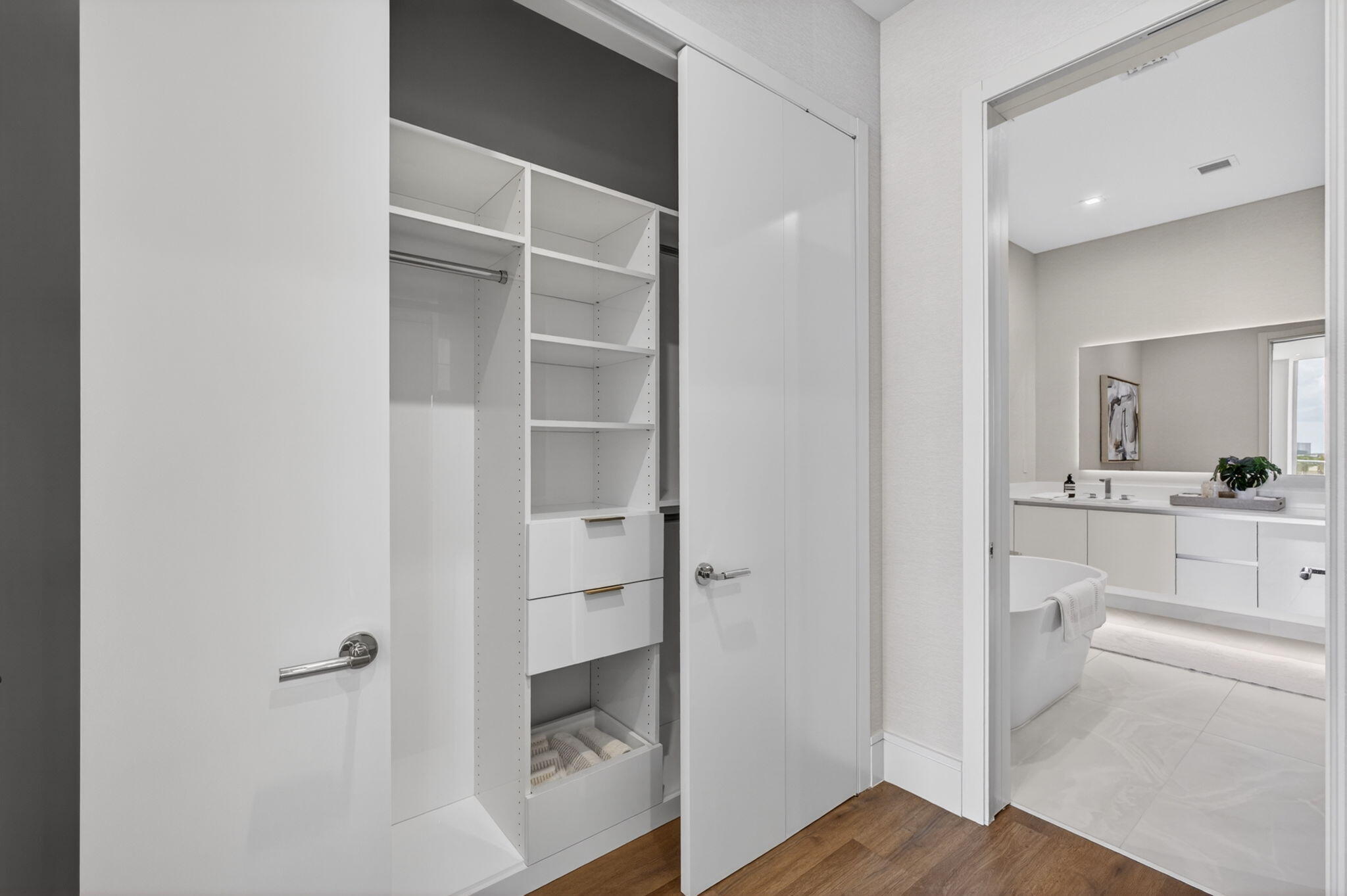220 Lake Shr #613 Lake Park, FL 33403
