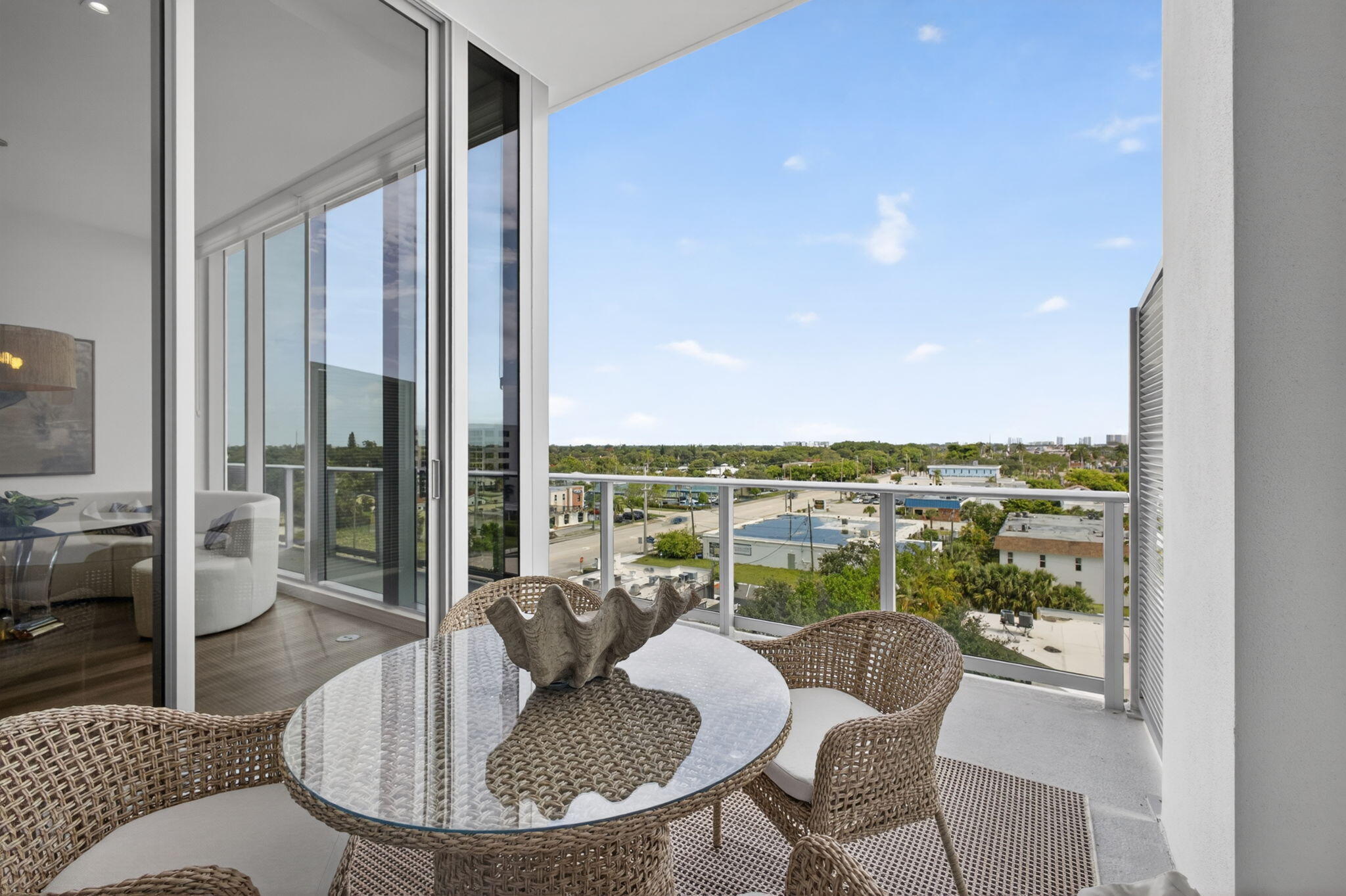 220 Lake Shr #613 Lake Park, FL 33403