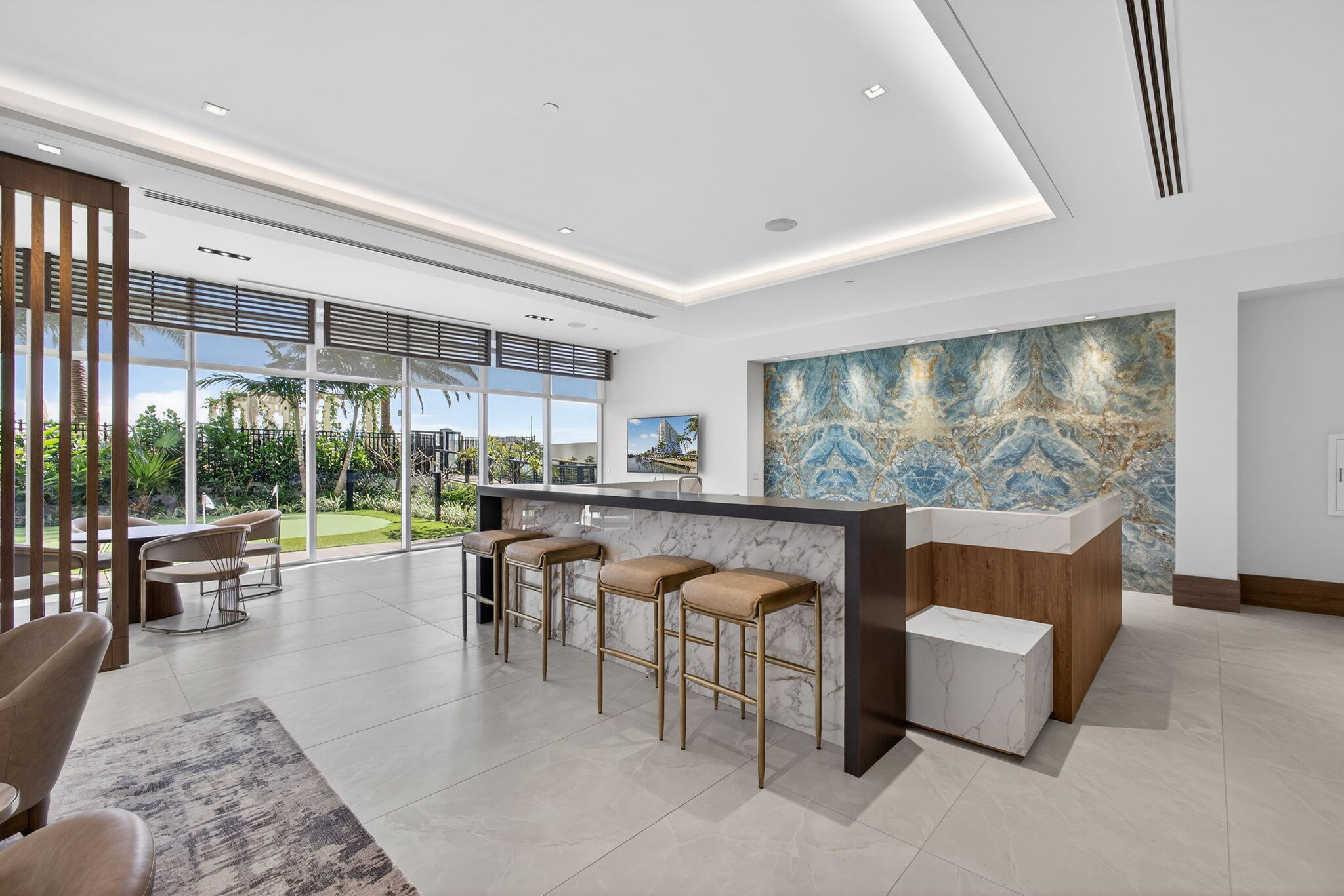 220 Lake Shr #613 Lake Park, FL 33403