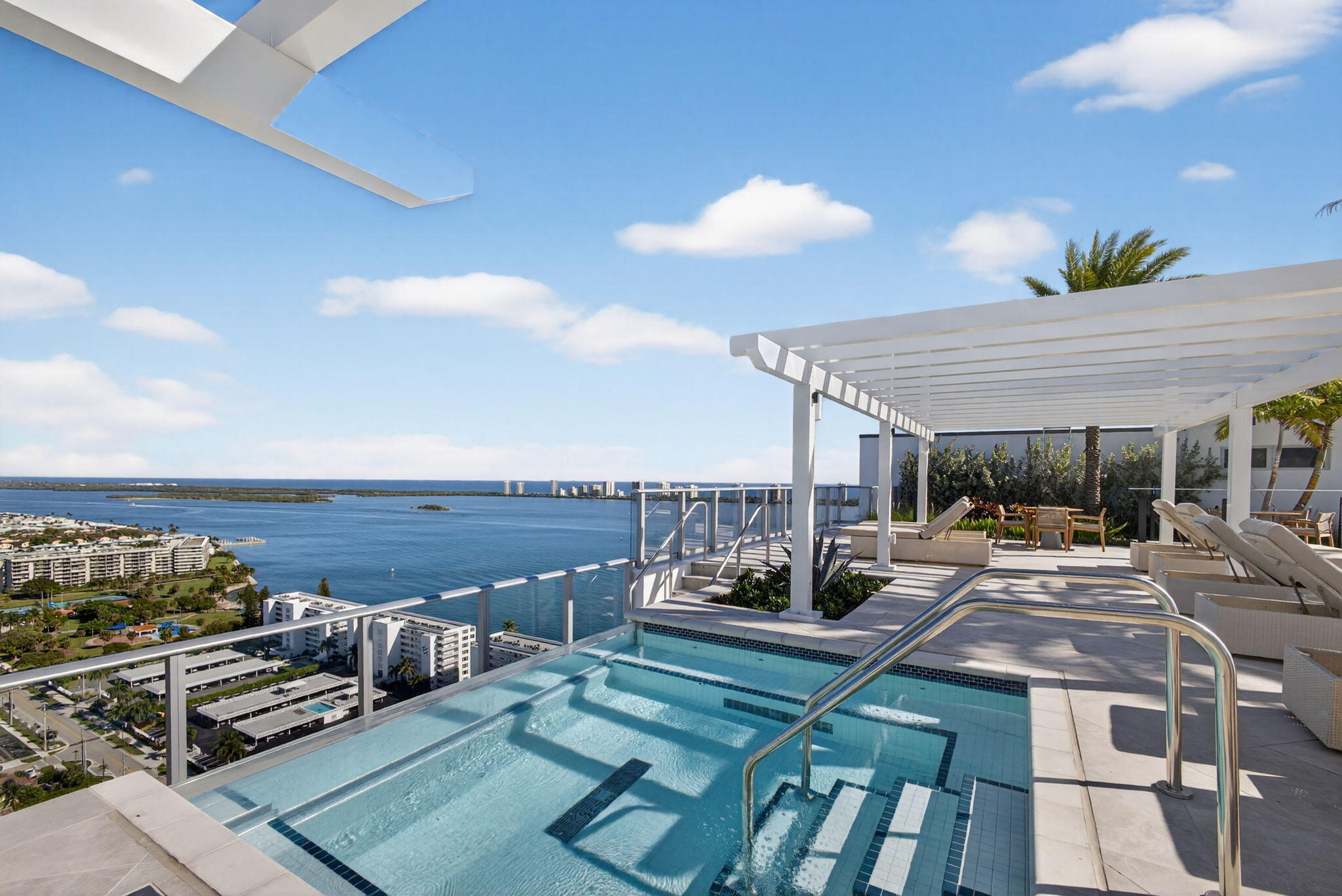 220 Lake Shr #613 Lake Park, FL 33403