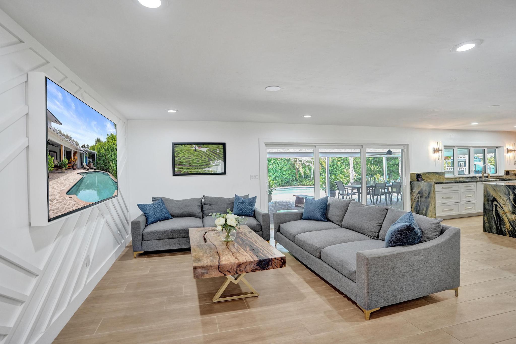 2 Mendota Sea Ranch Lakes, FL 33308