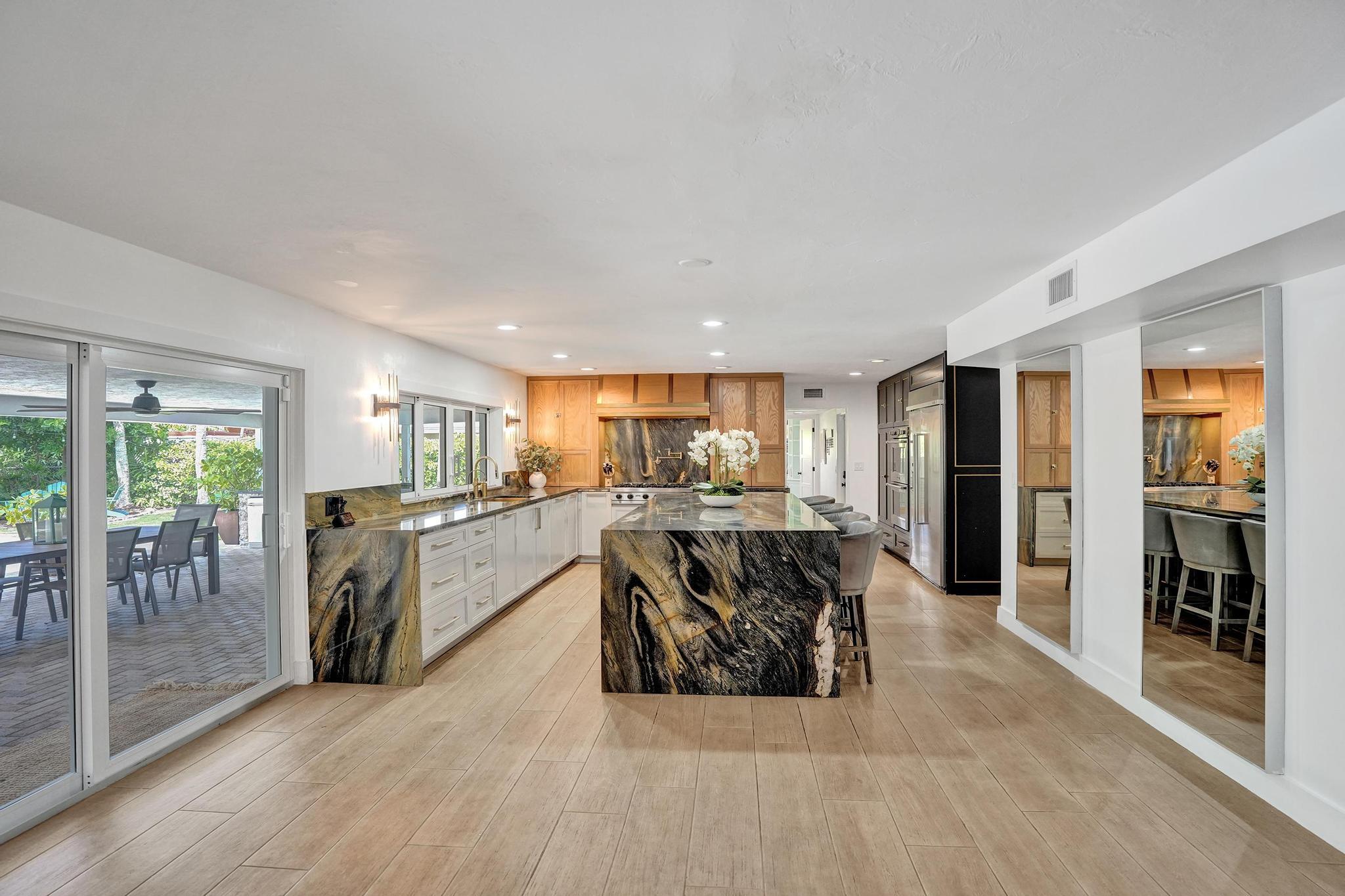 2 Mendota Sea Ranch Lakes, FL 33308
