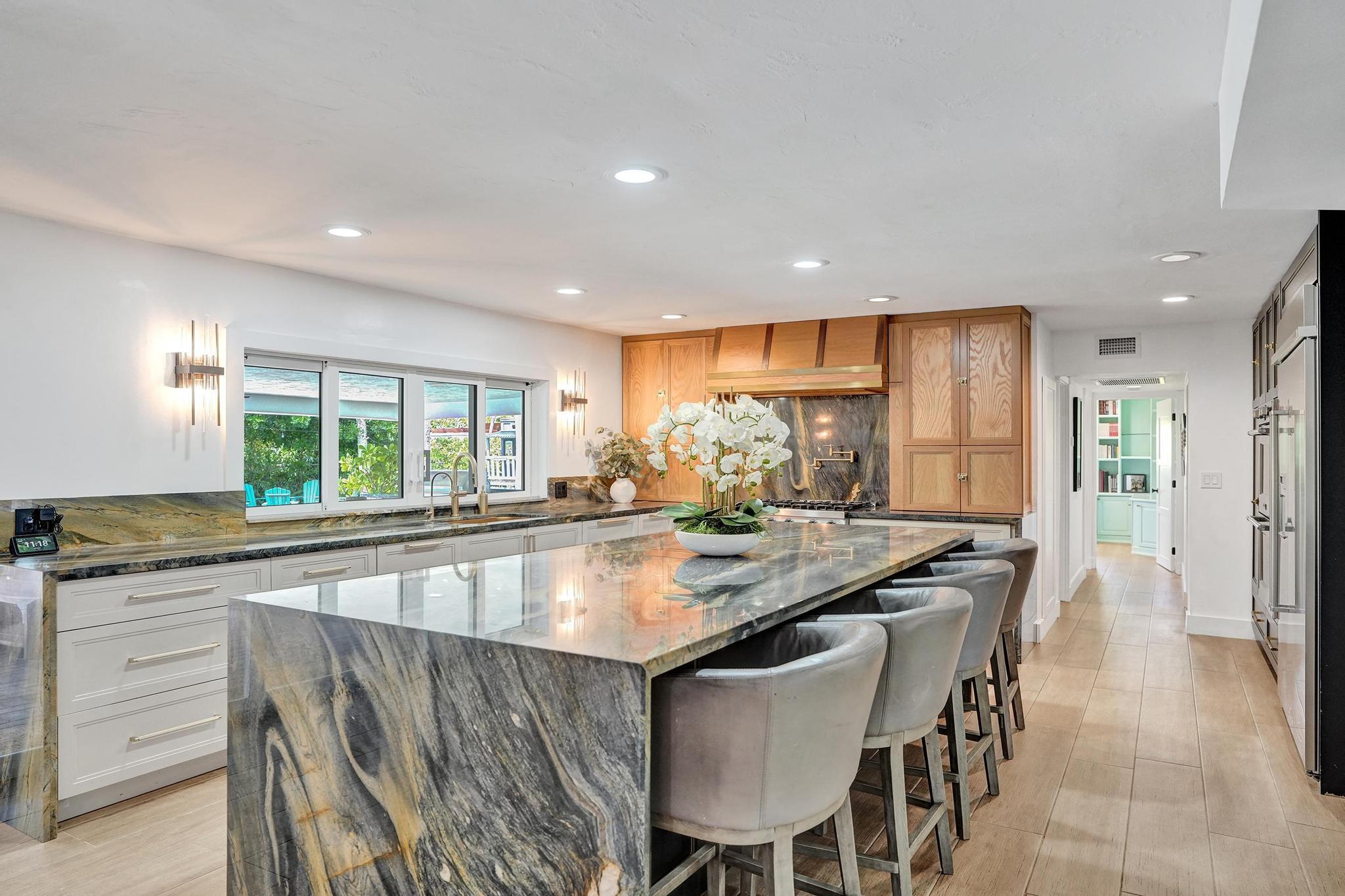 2 Mendota Sea Ranch Lakes, FL 33308