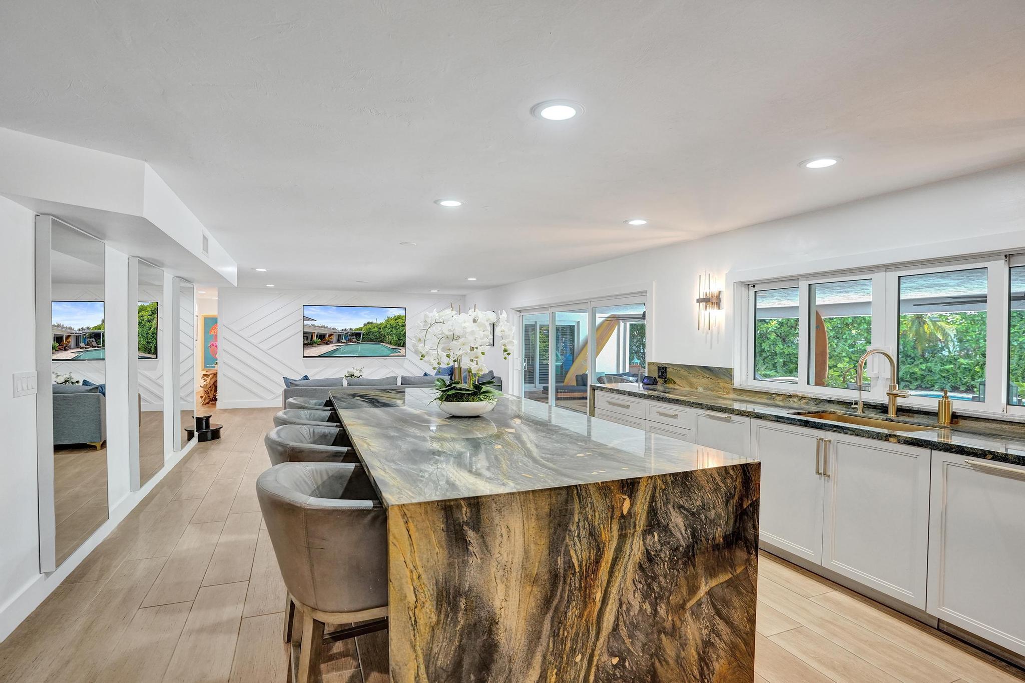 2 Mendota Sea Ranch Lakes, FL 33308