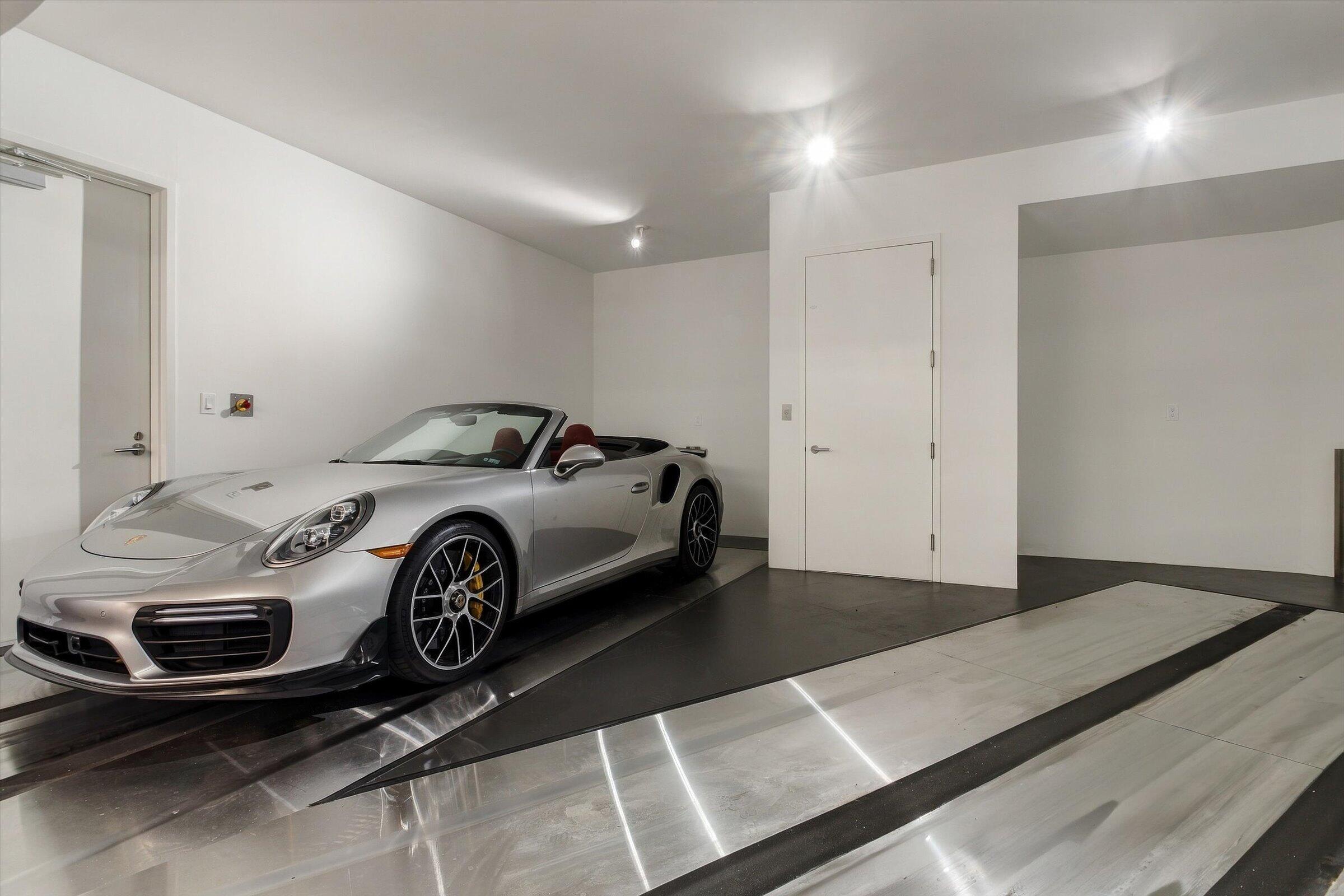 image Porsche Design Tower30