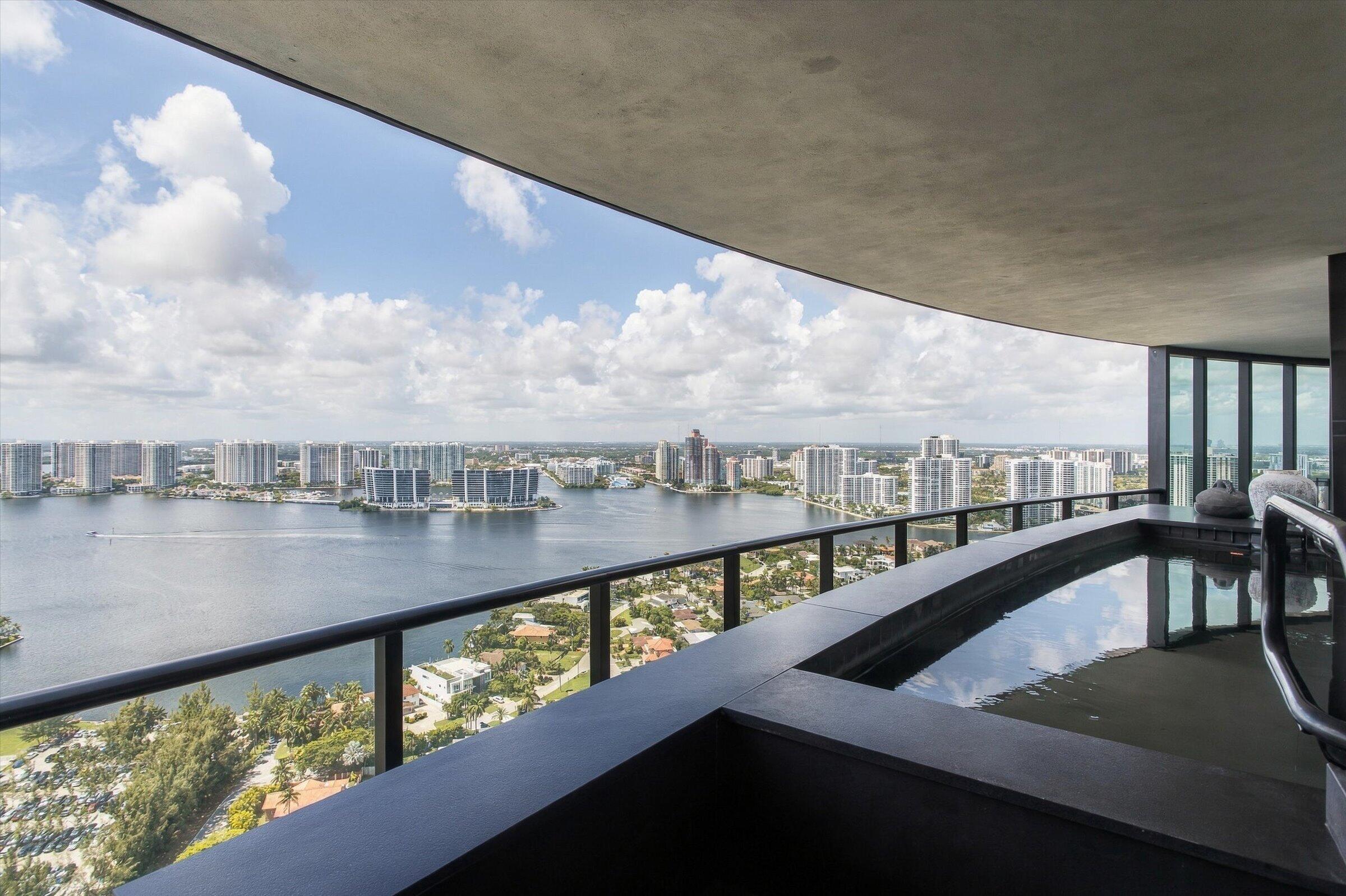 image Porsche Design Tower31