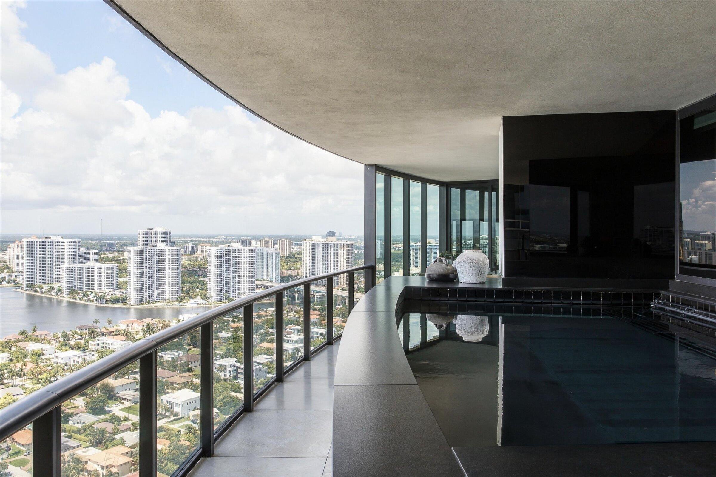image Porsche Design Tower32