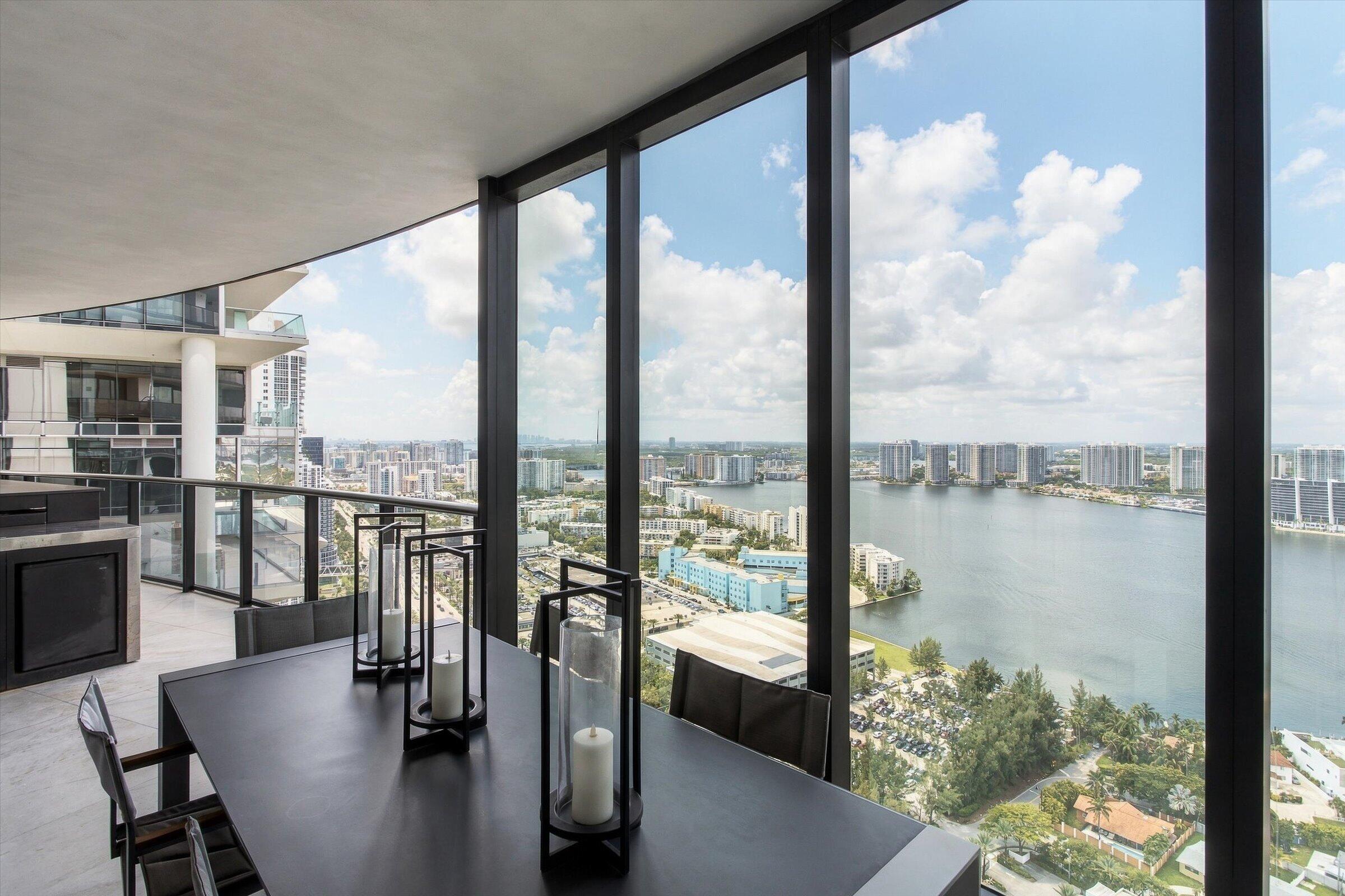 image Porsche Design Tower33