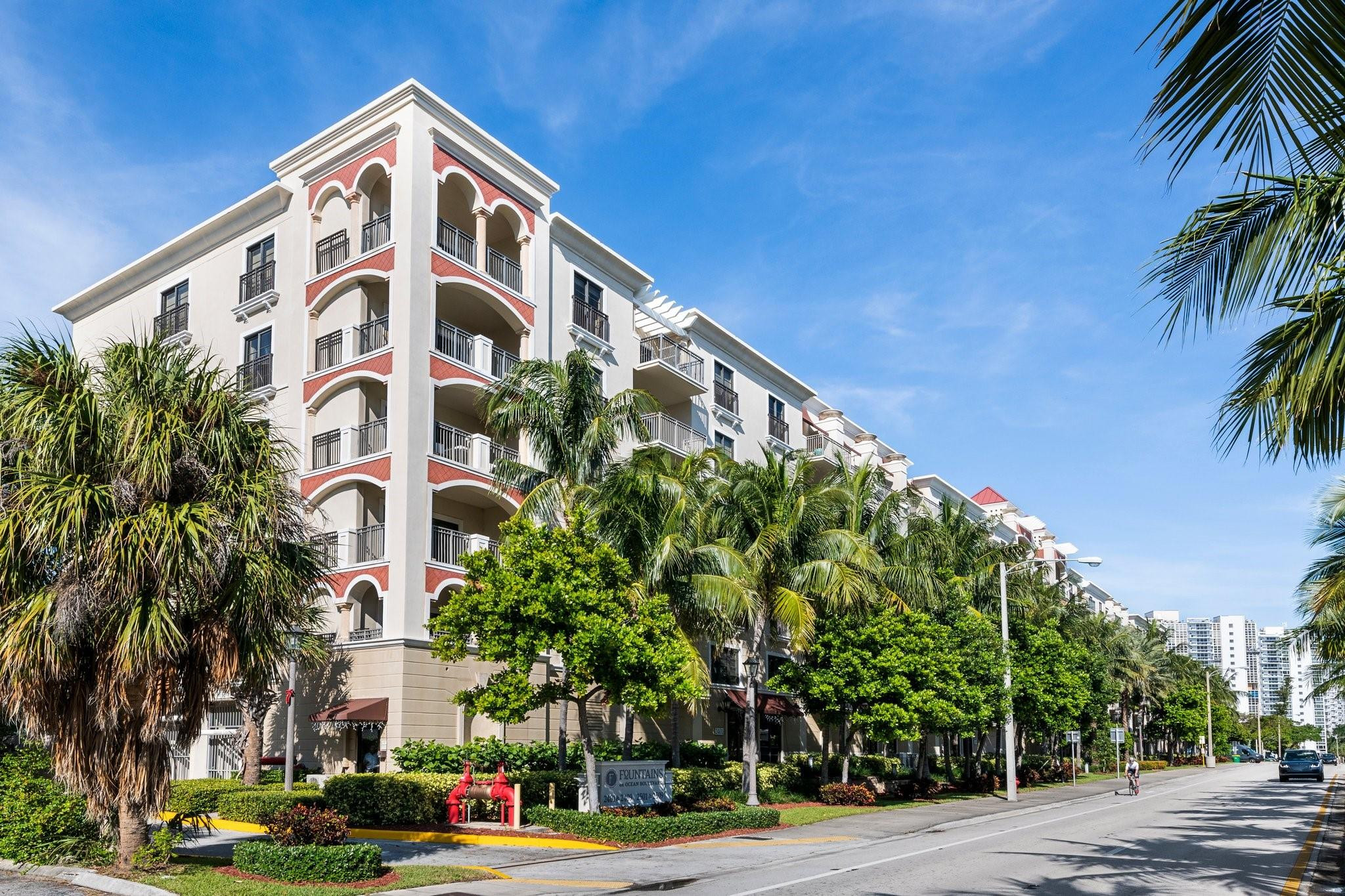 2401 N Ocean Blvd #702