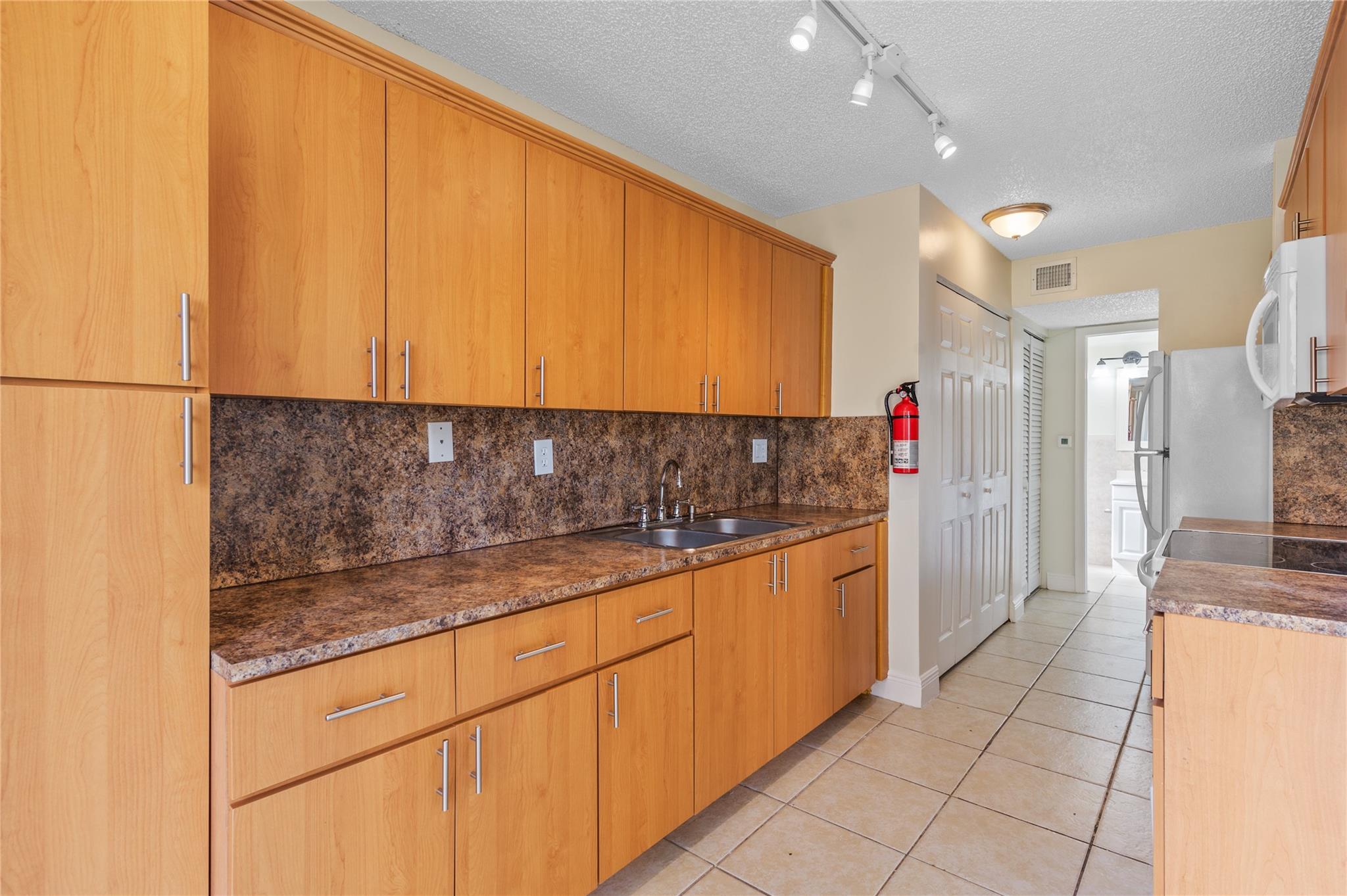 3550 Blue Lk Dr #105