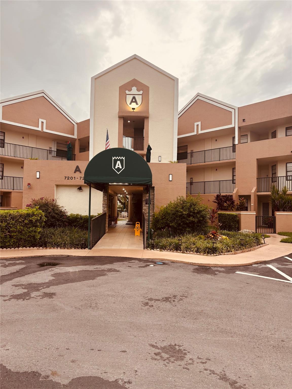 7213 Fairfax Dr #107