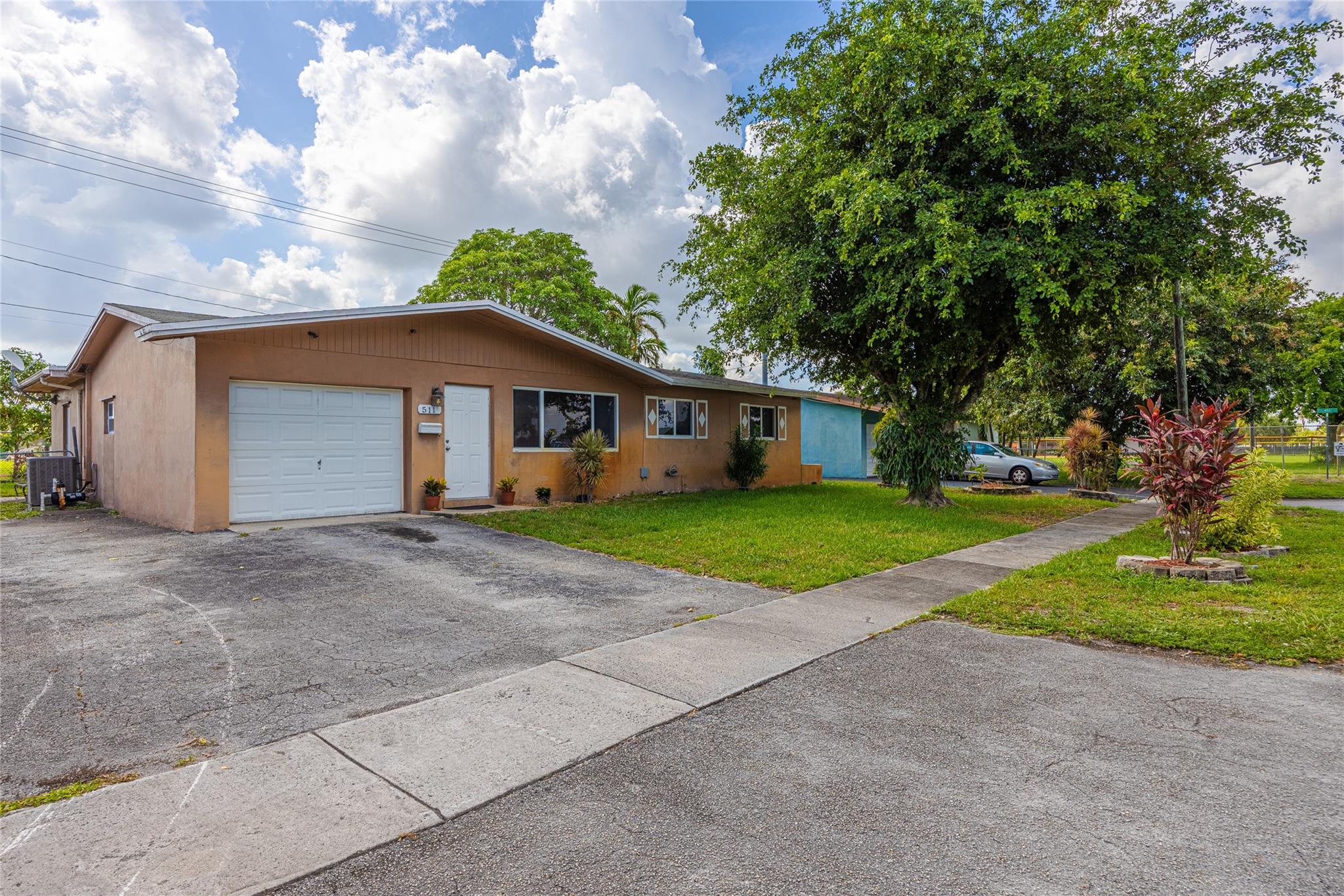 511 N 65th Ave