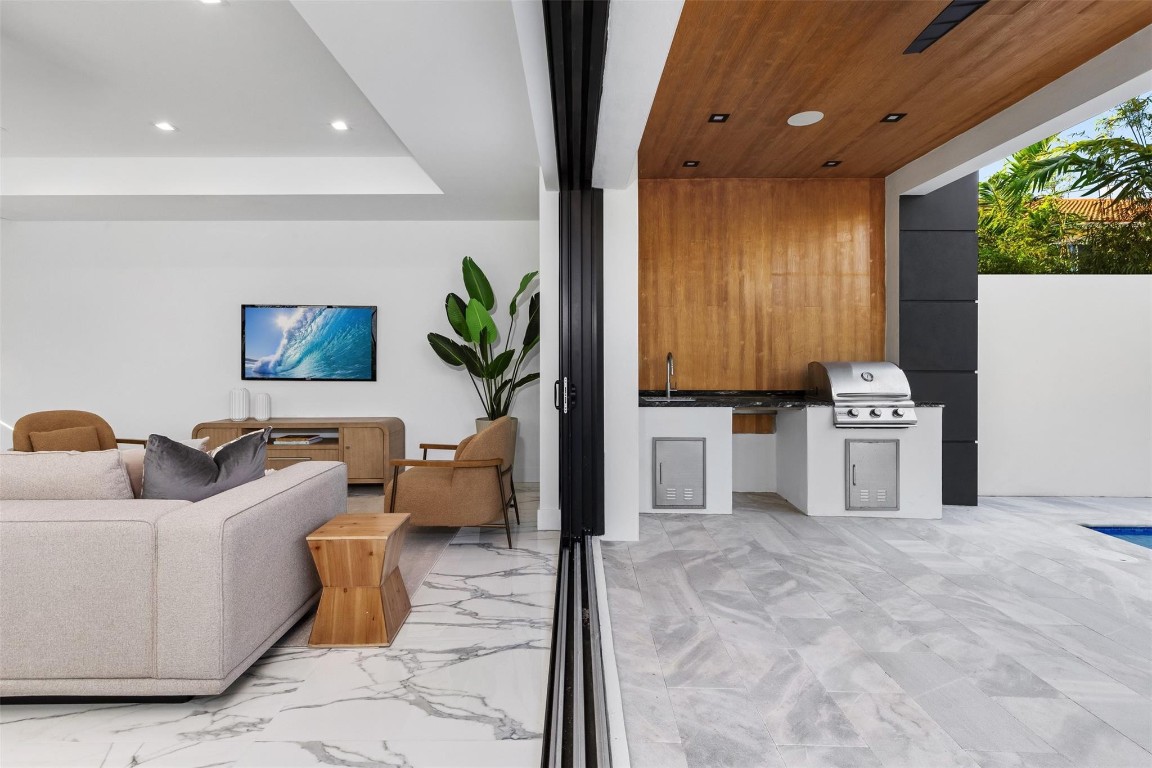 1621 E Broward Fort Lauderdale, FL 33301