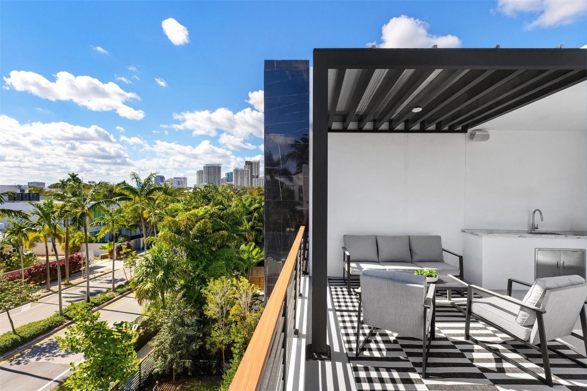 1621 E Broward Fort Lauderdale, FL 33301