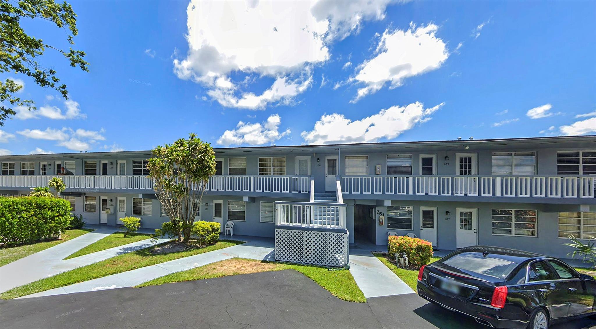 751 Pine Dr #204