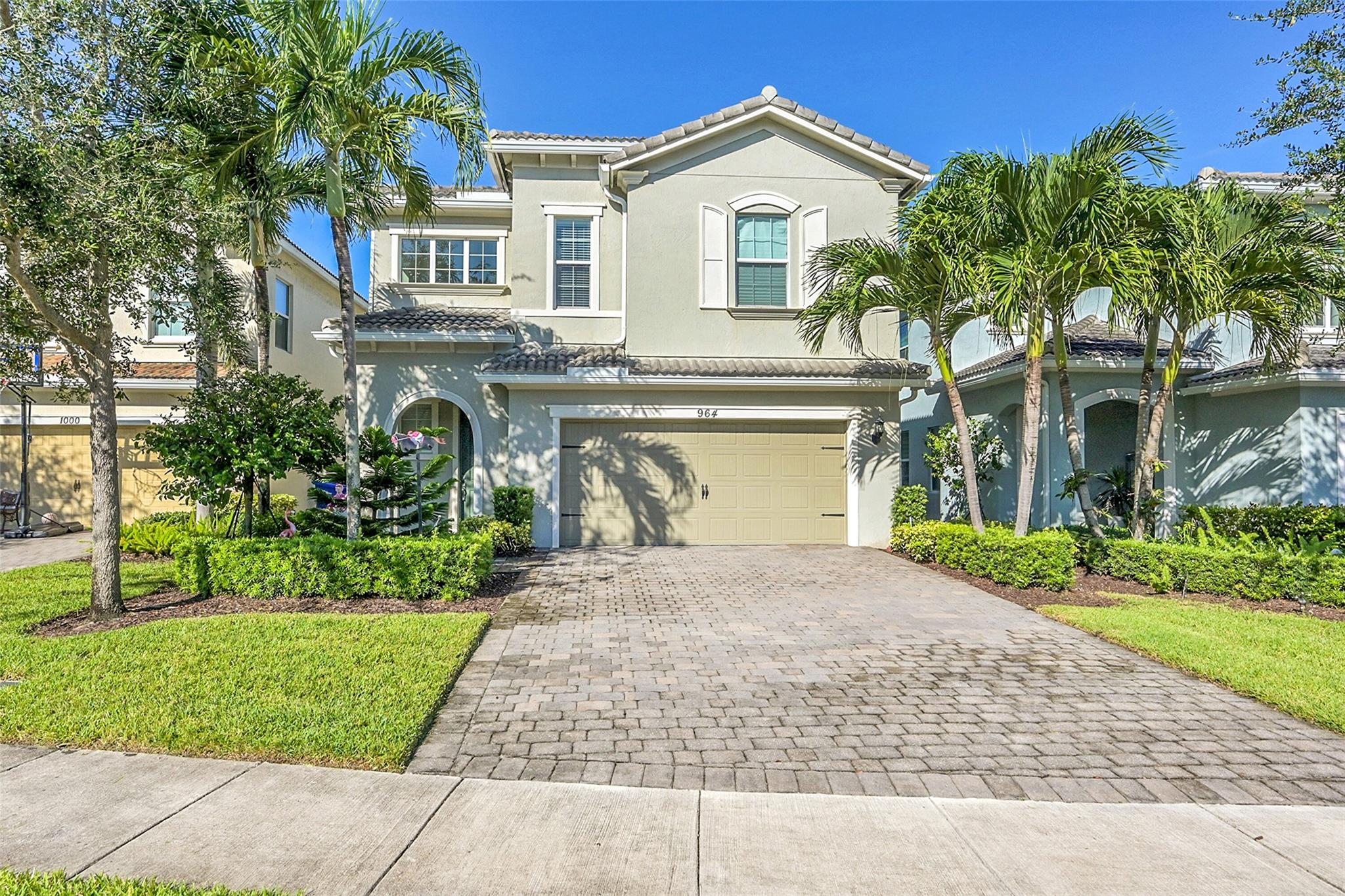 964 Banyan Dr