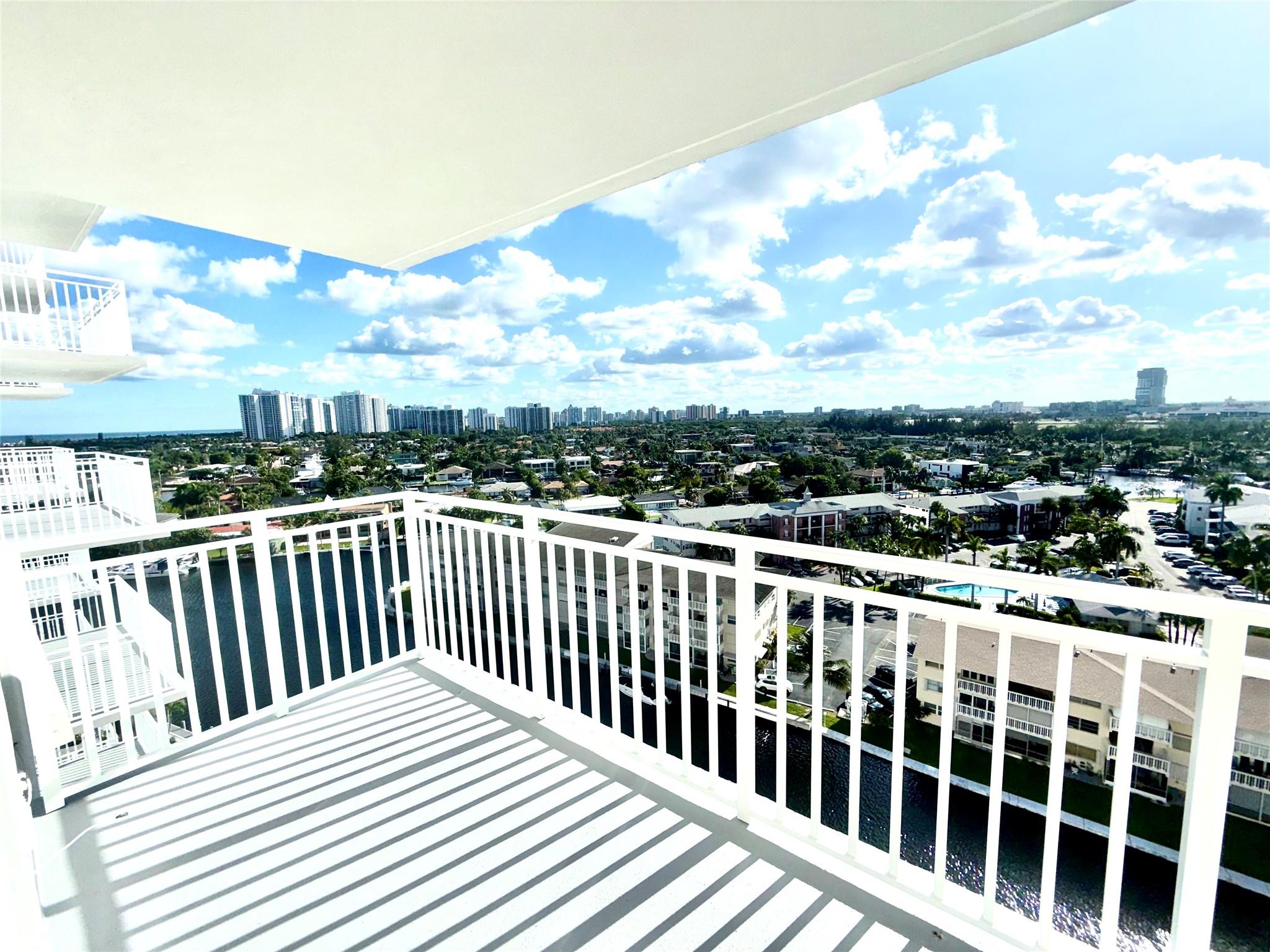 427 Golden Isles Dr #14B