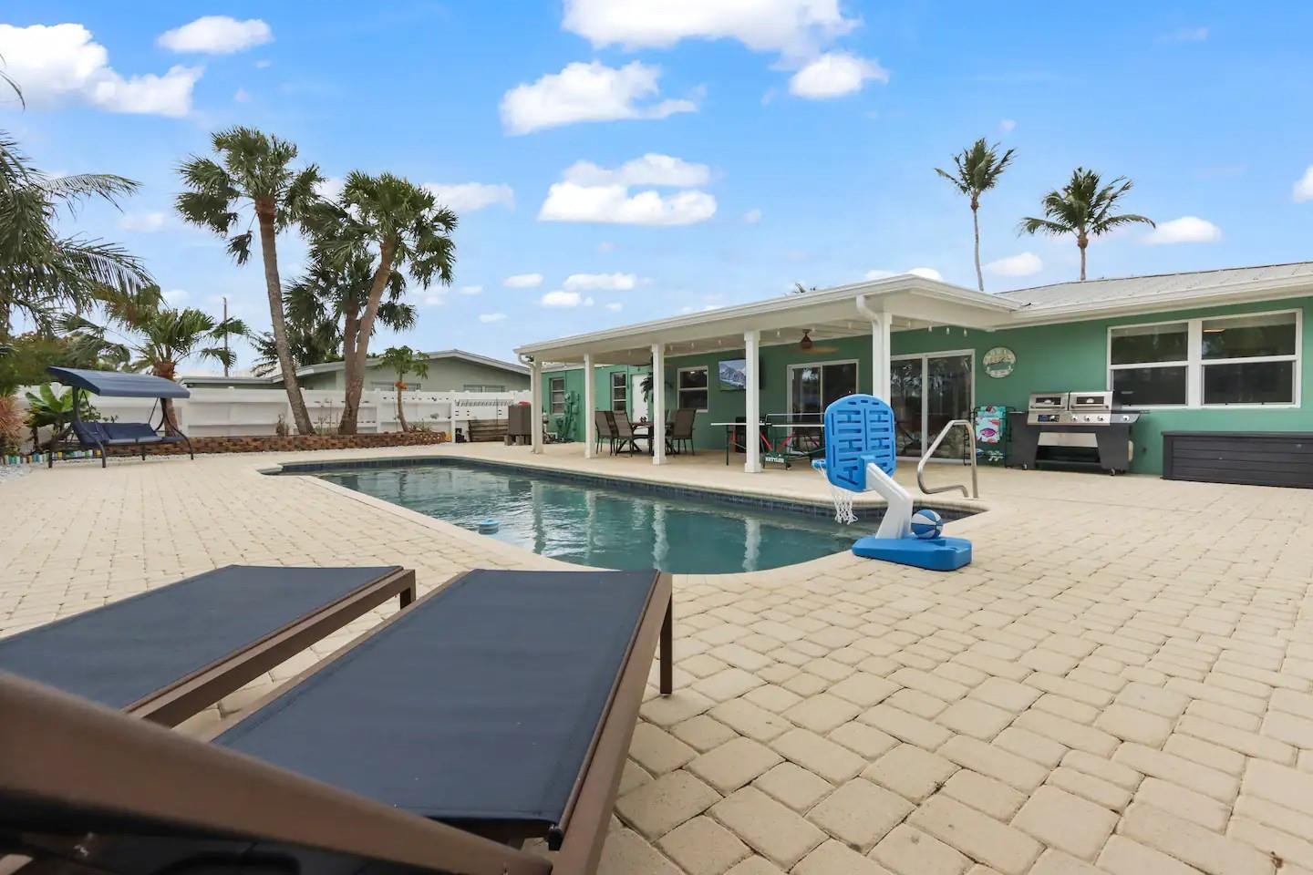 608 Malabar Ave Hutchinson Island, FL 34949