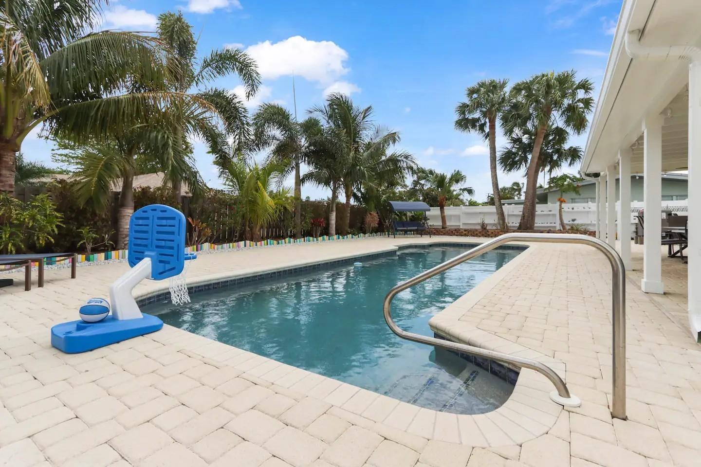 608 Malabar Ave Hutchinson Island, FL 34949