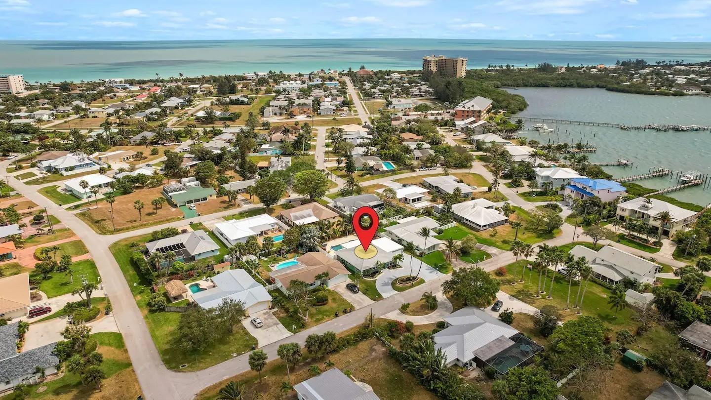 608 Malabar Ave Hutchinson Island, FL 34949