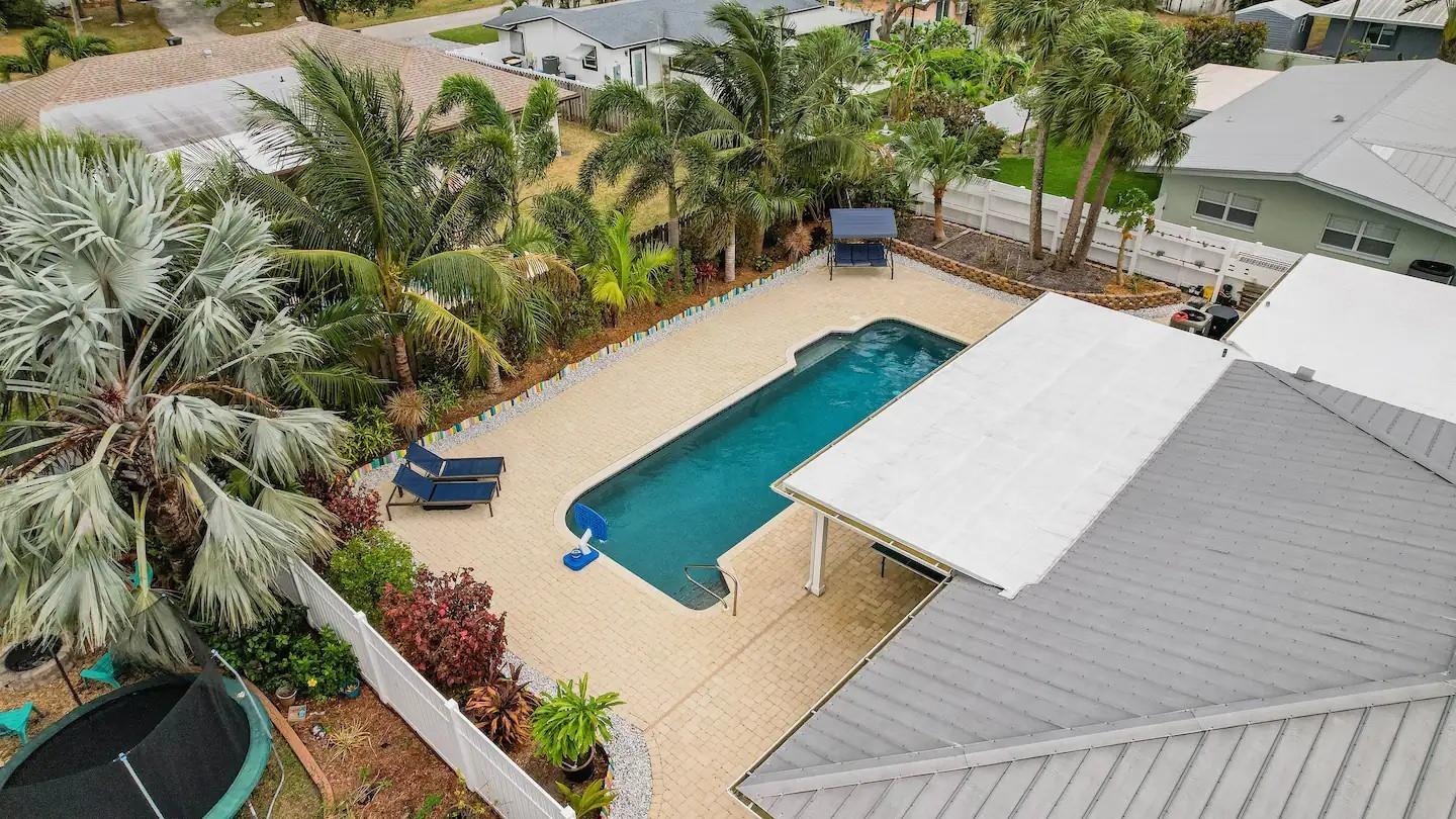 608 Malabar Ave Hutchinson Island, FL 34949