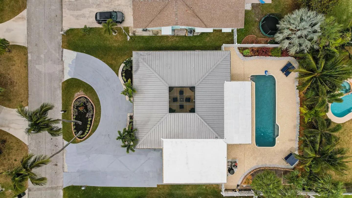 608 Malabar Ave Hutchinson Island, FL 34949