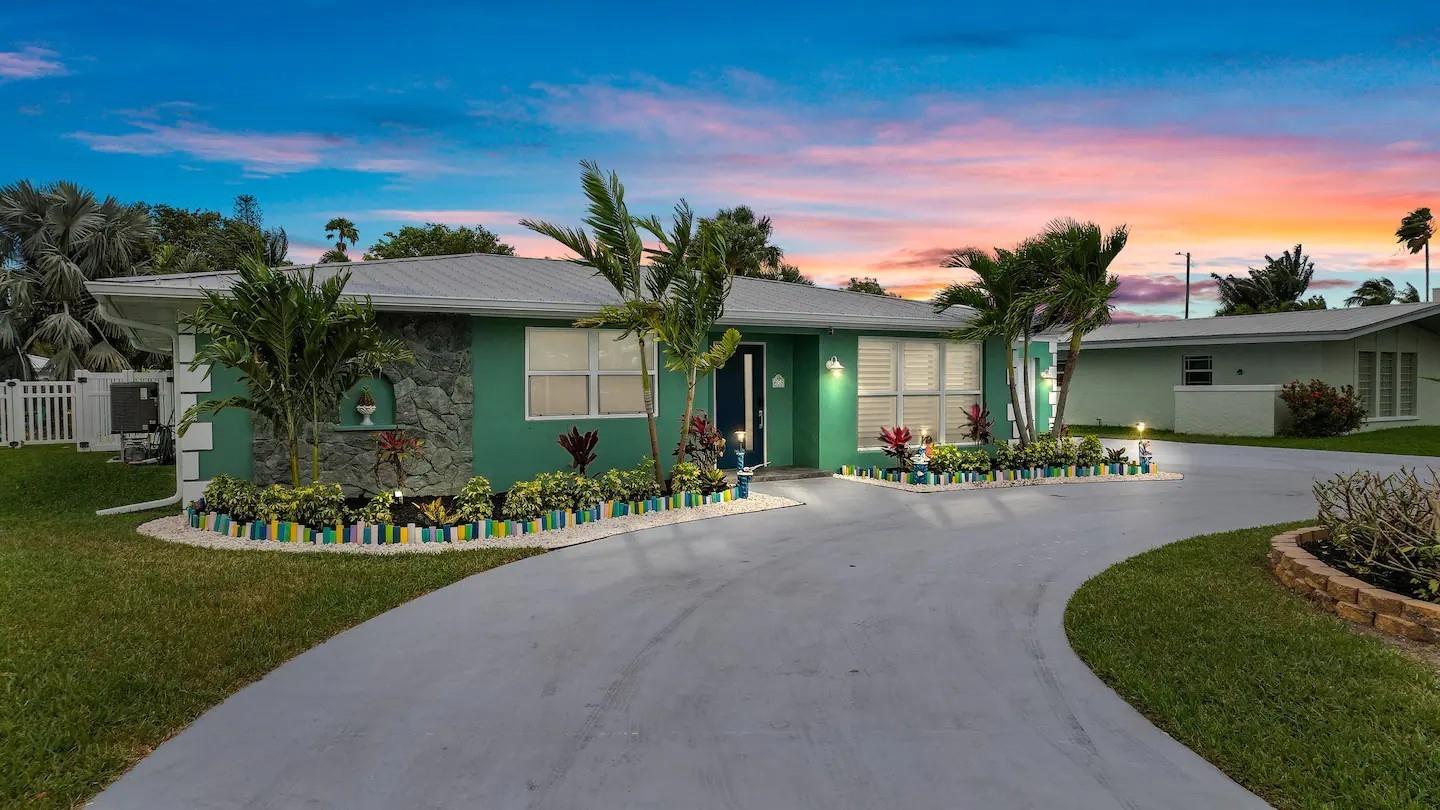 608 Malabar Ave Hutchinson Island, FL 34949