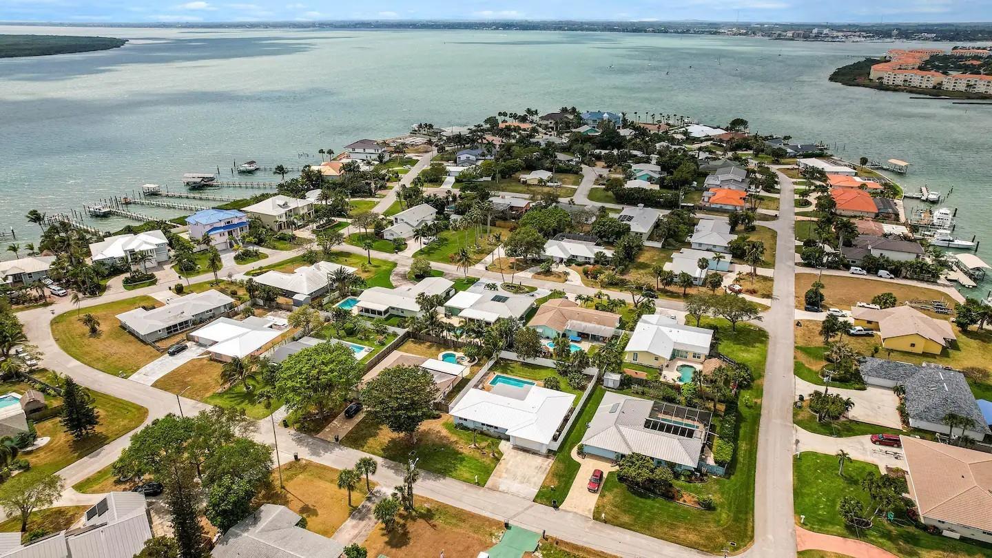 608 Malabar Ave Hutchinson Island, FL 34949