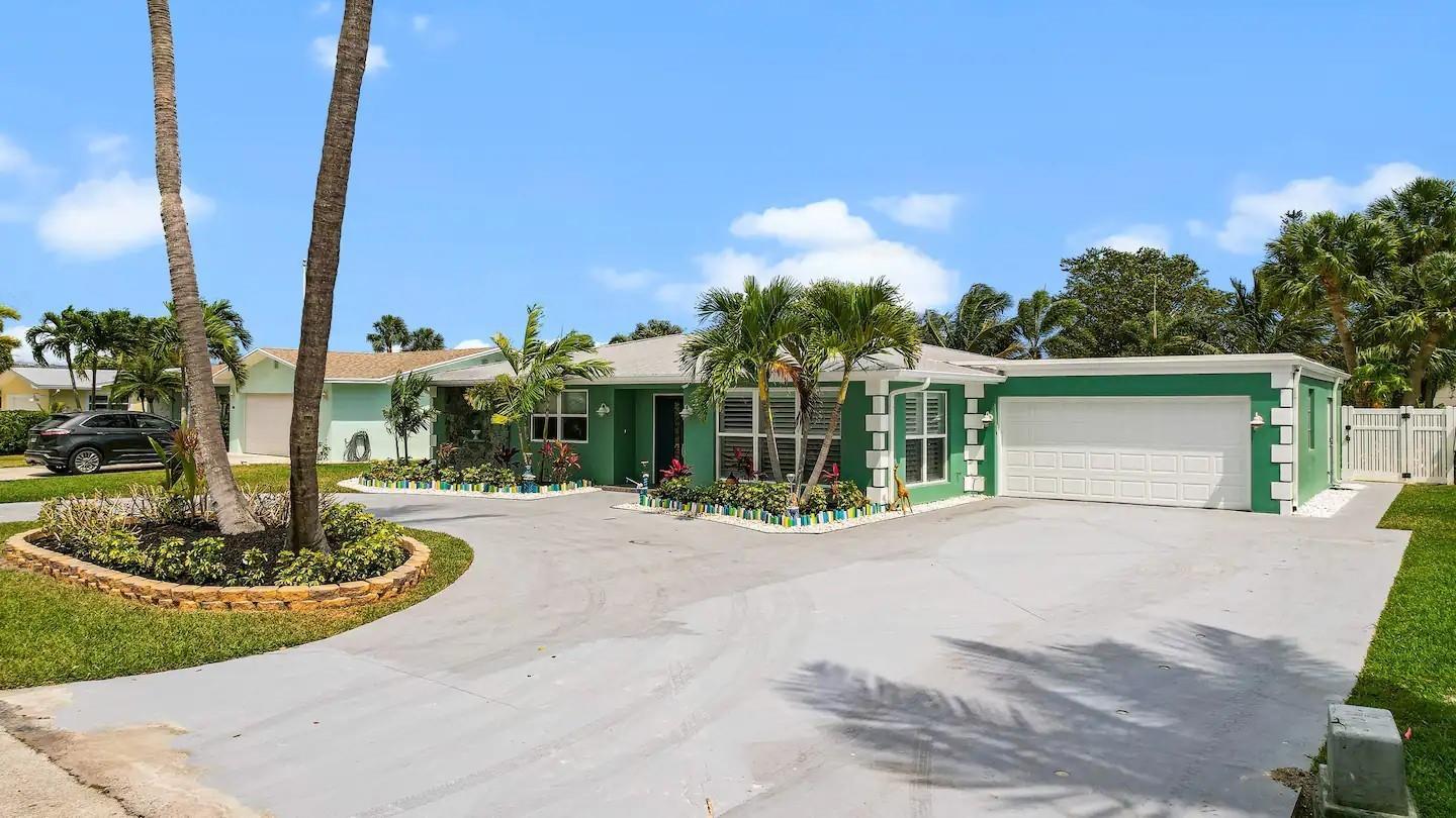 608 Malabar Ave Hutchinson Island, FL 34949