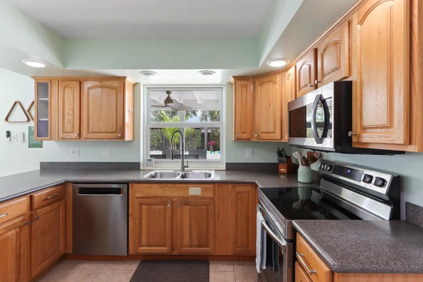 608 Malabar Ave Hutchinson Island, FL 34949