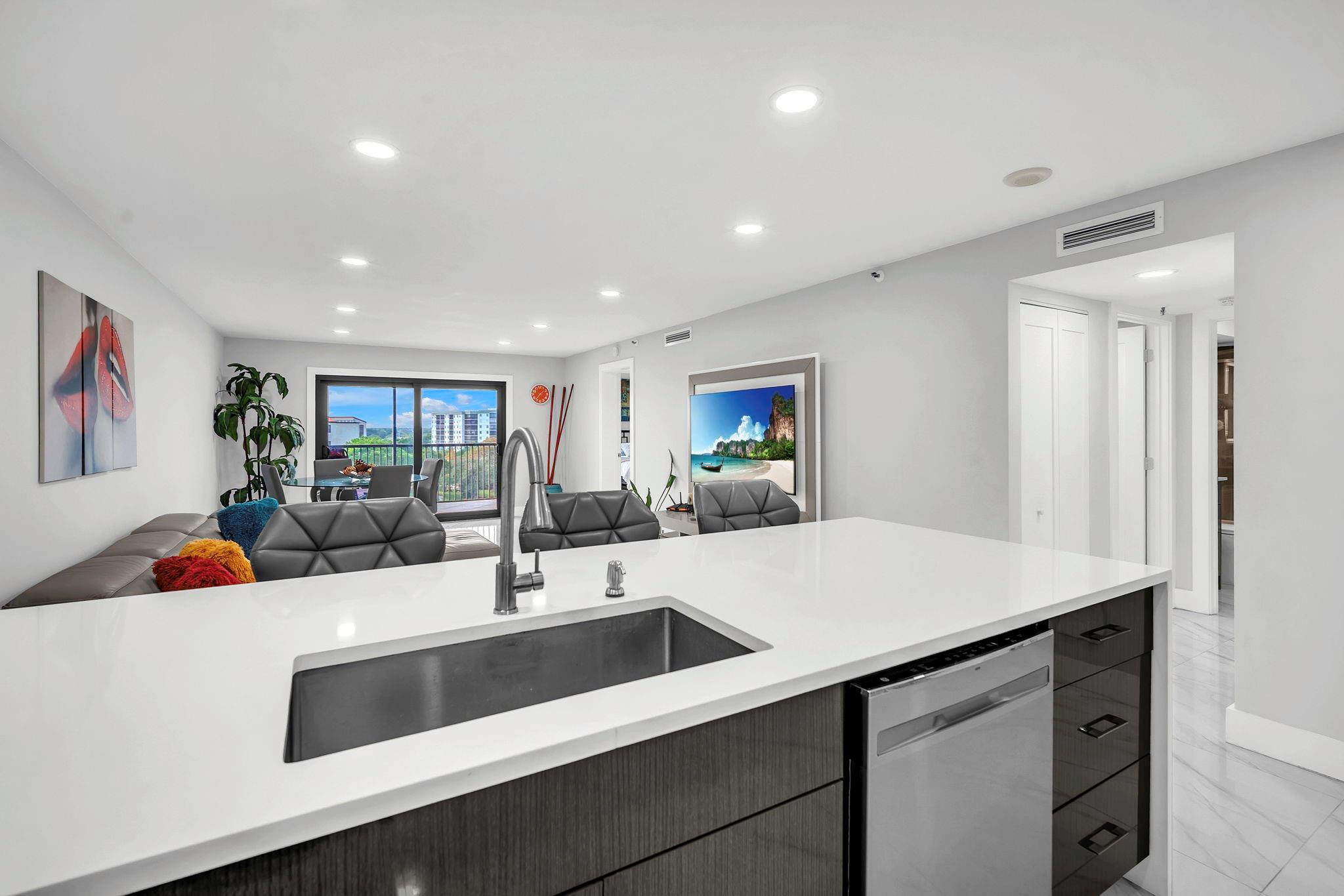 2221 Cypress Is Dr #708 Pompano Beach, FL 33069