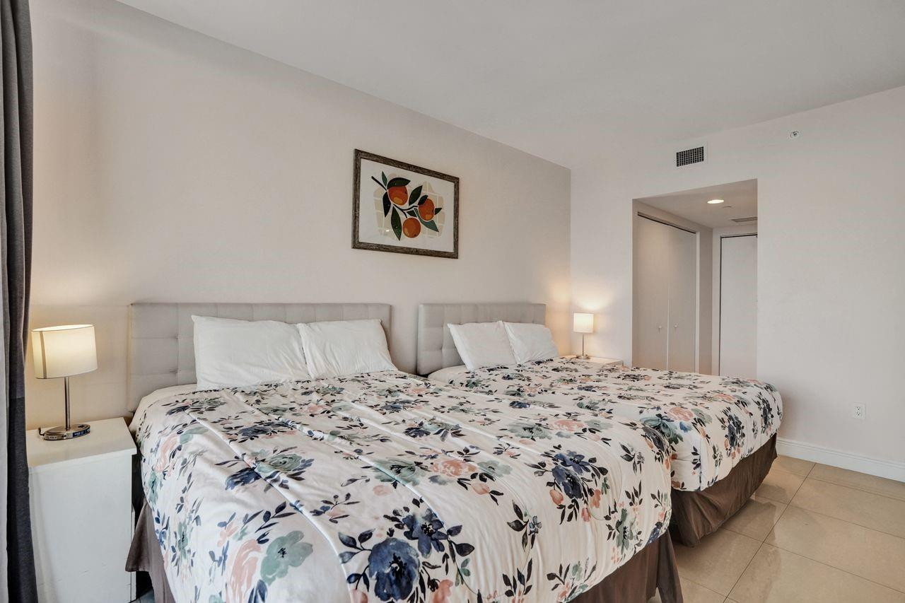 image Beachwalk Condominium17