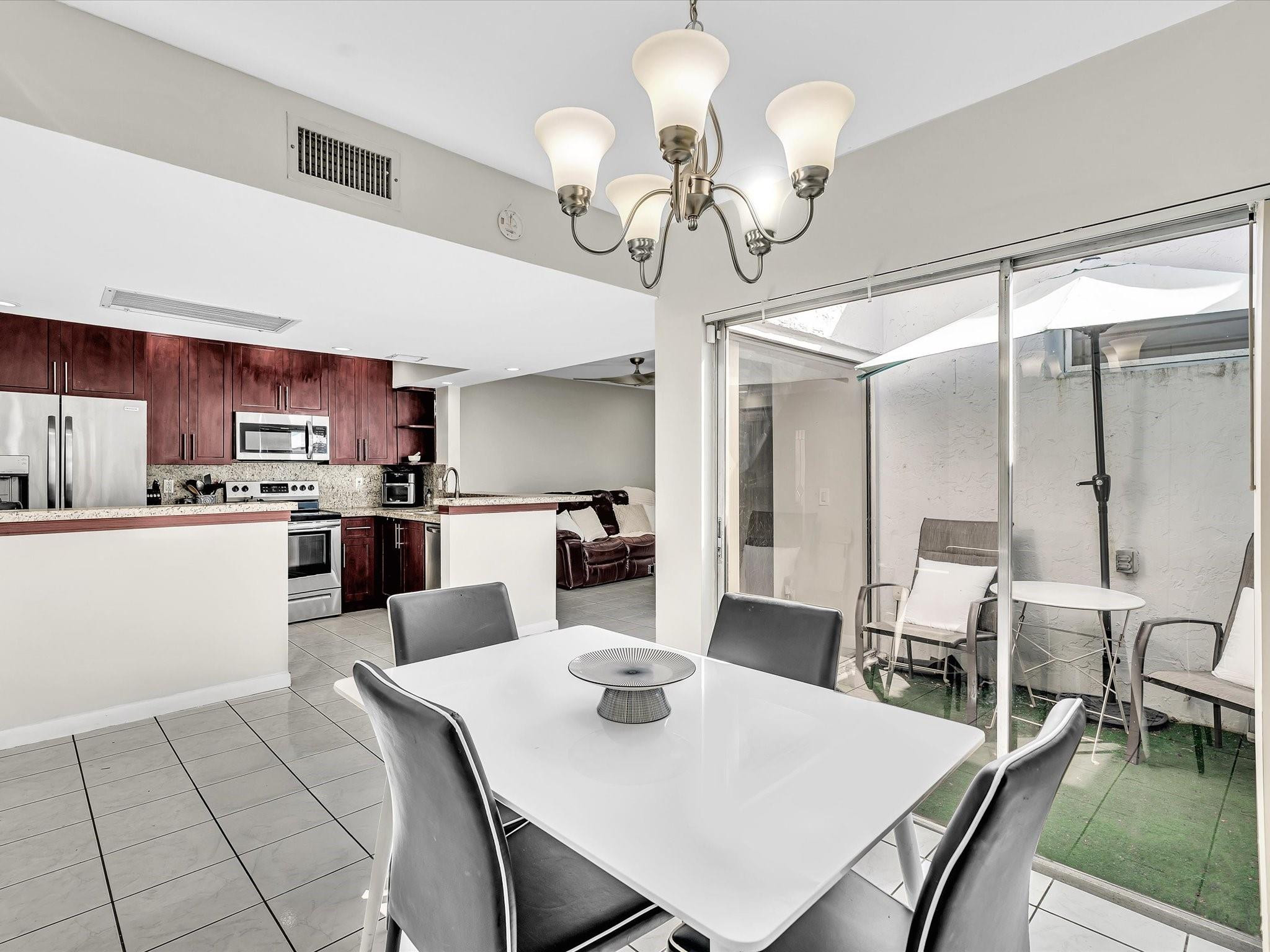 2551 N 40th #2551 Hollywood, FL 33021