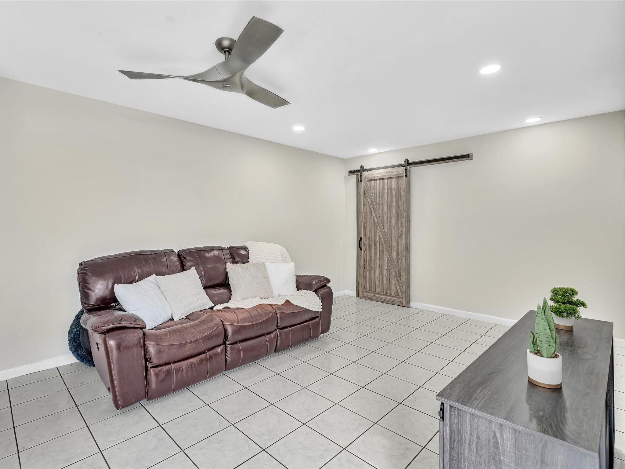 2551 N 40th #2551 Hollywood, FL 33021