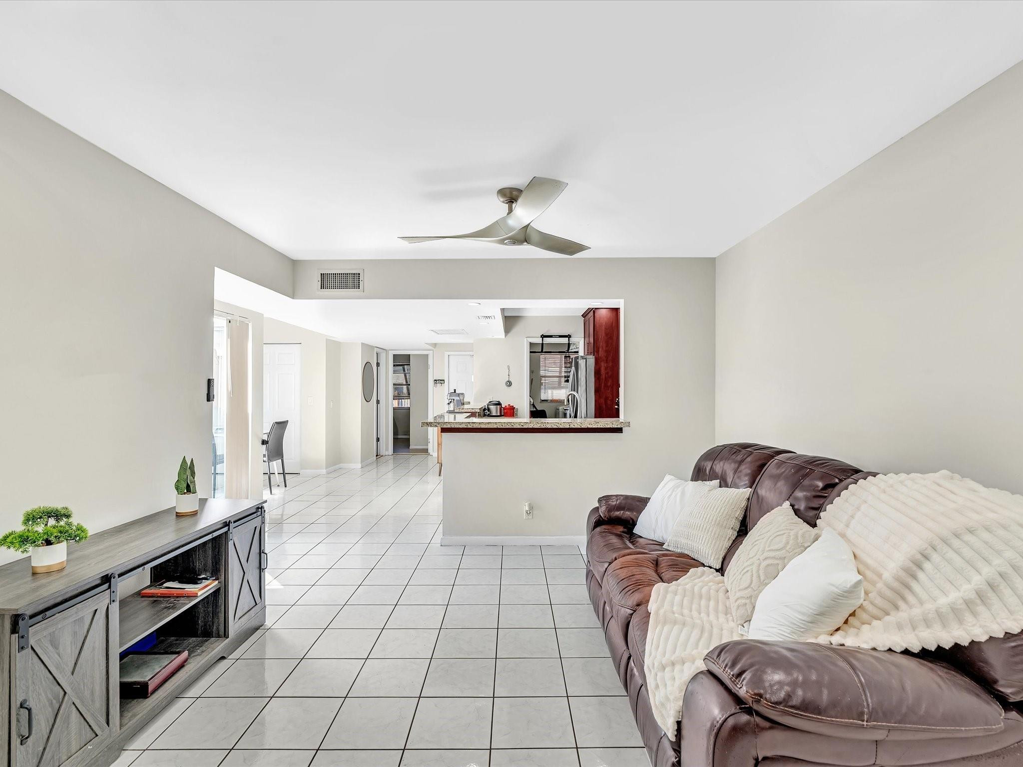 2551 N 40th #2551 Hollywood, FL 33021