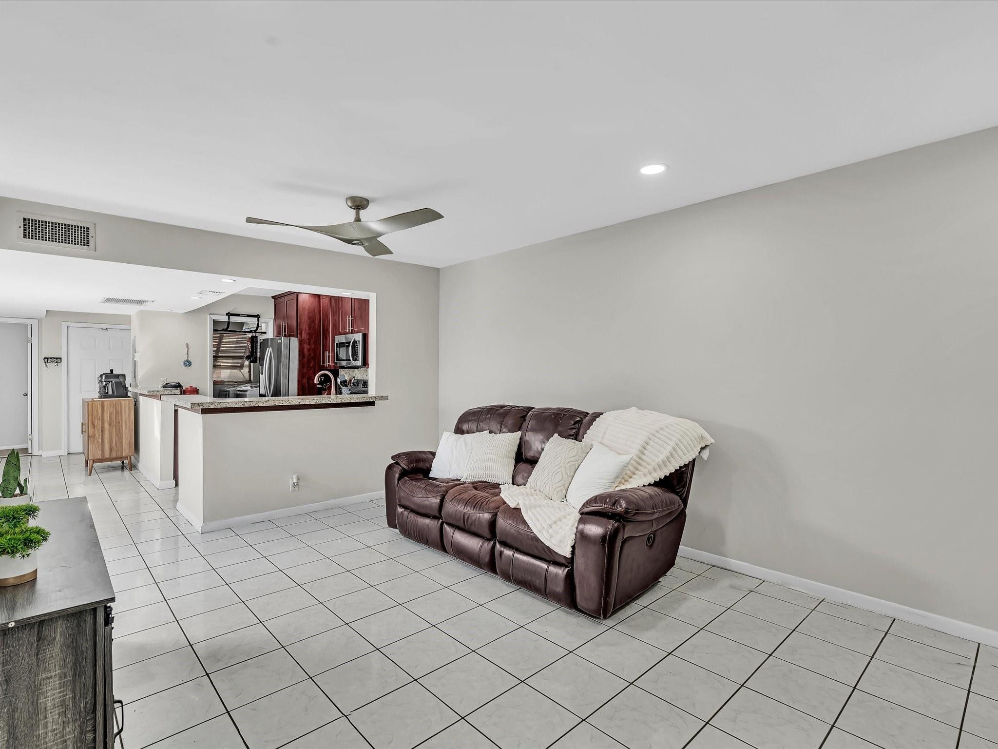 2551 N 40th #2551 Hollywood, FL 33021