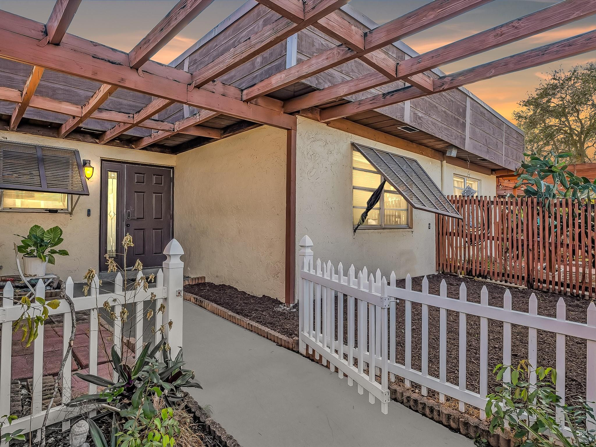 2551 N 40th #2551 Hollywood, FL 33021