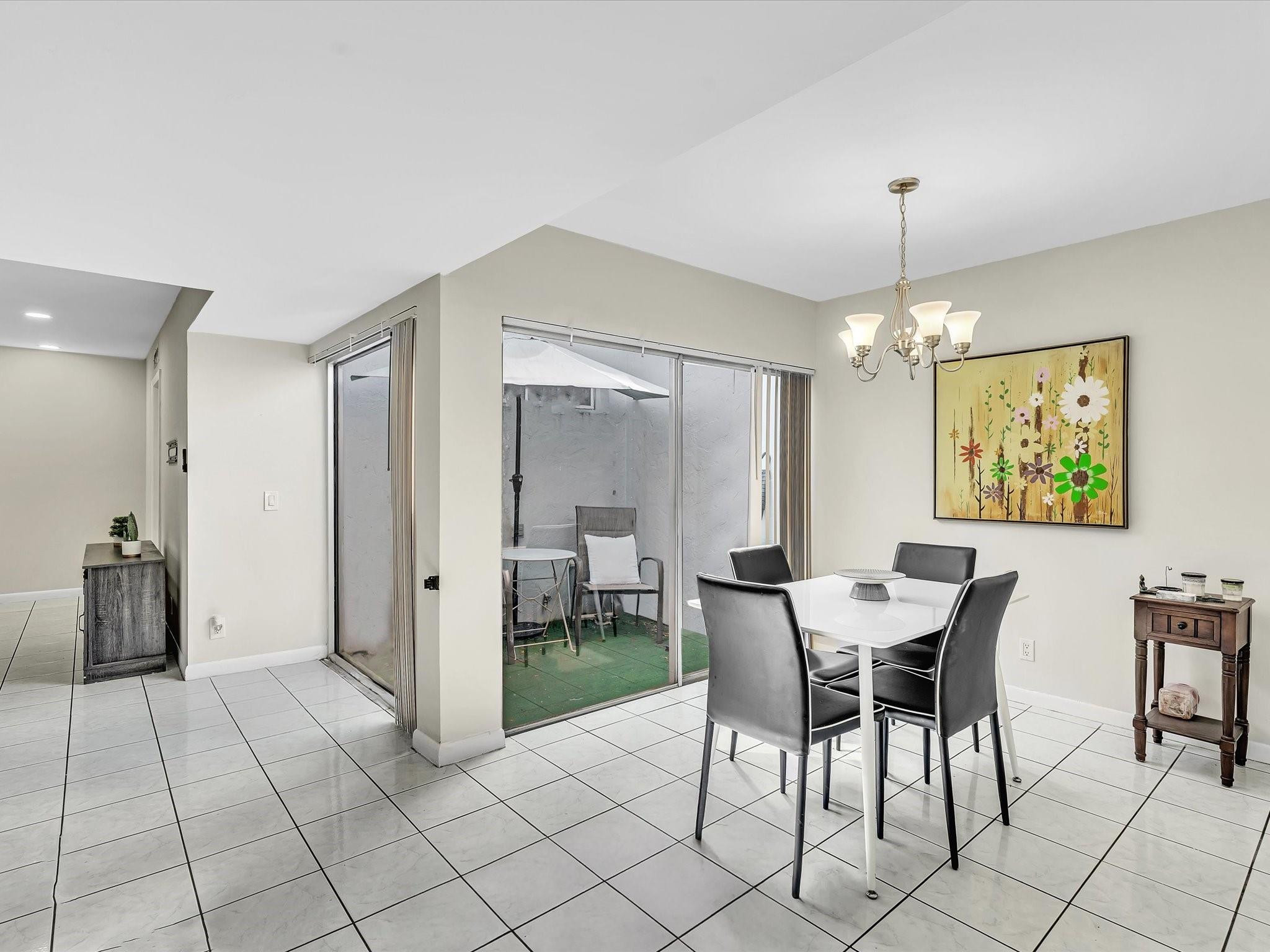 2551 N 40th #2551 Hollywood, FL 33021