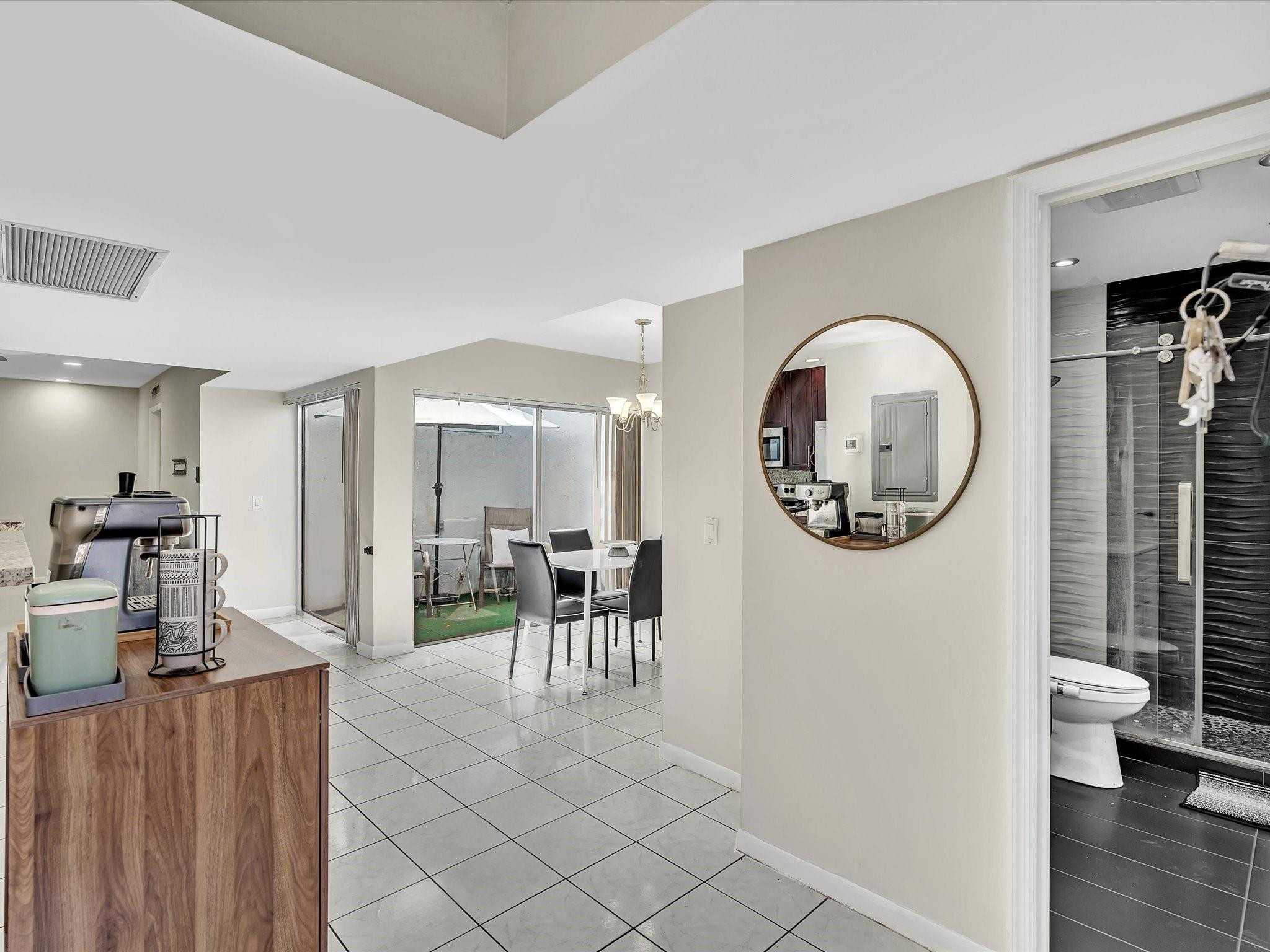 2551 N 40th #2551 Hollywood, FL 33021