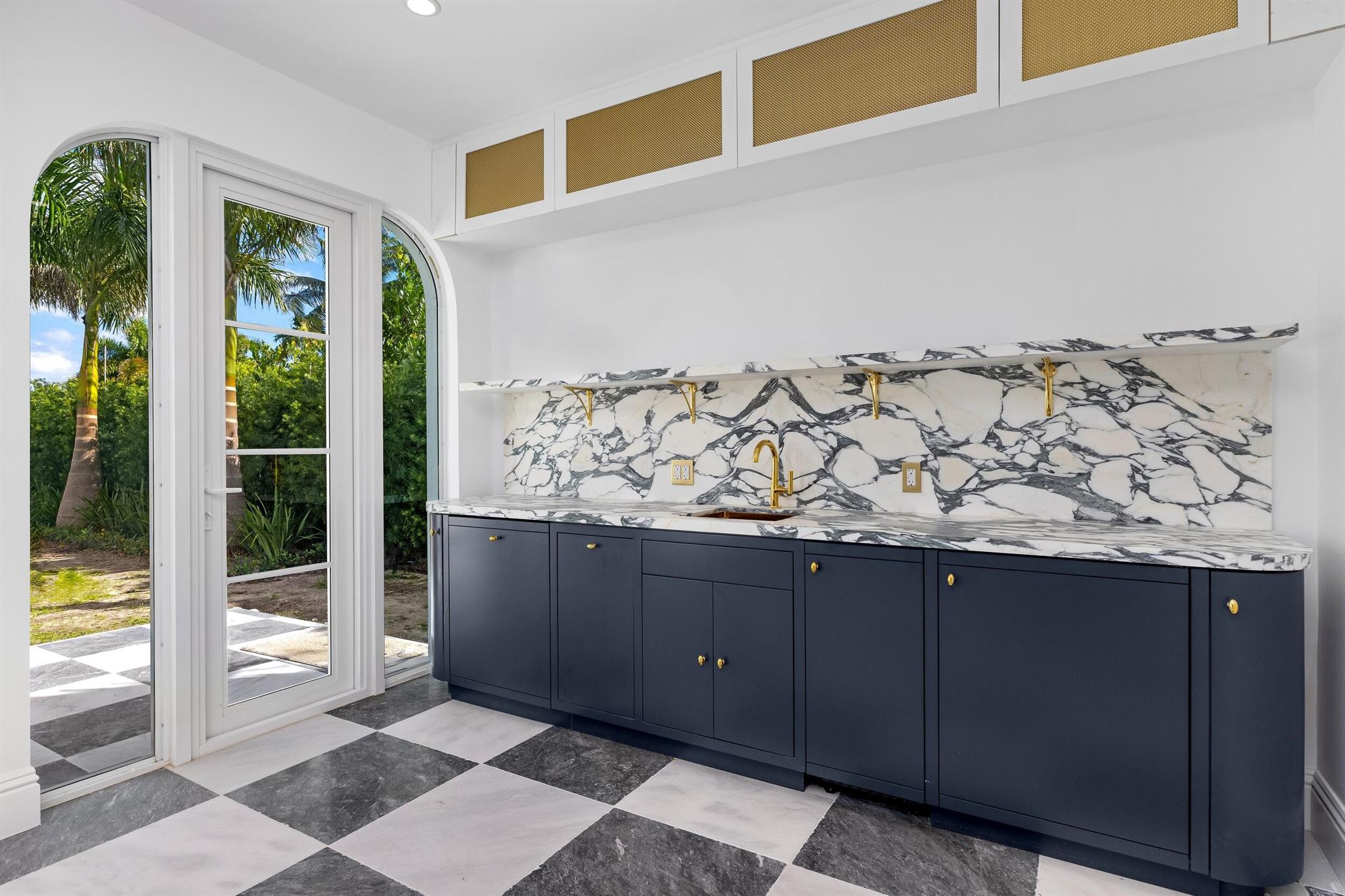 1246 N Lake Way Palm Beach, FL 33480