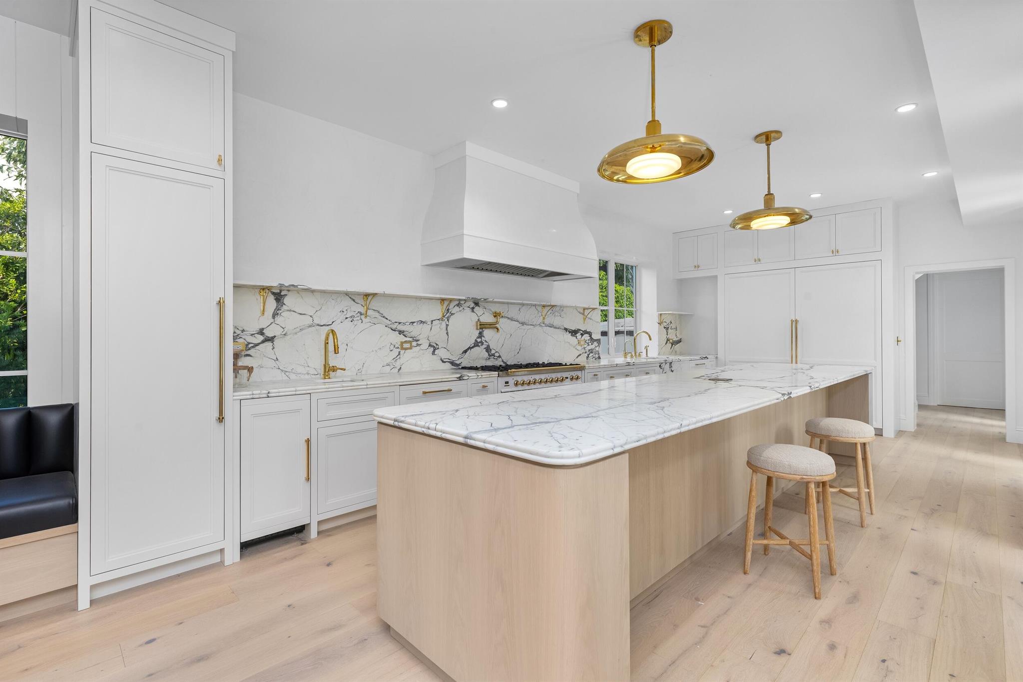 1246 N Lake Way Palm Beach, FL 33480