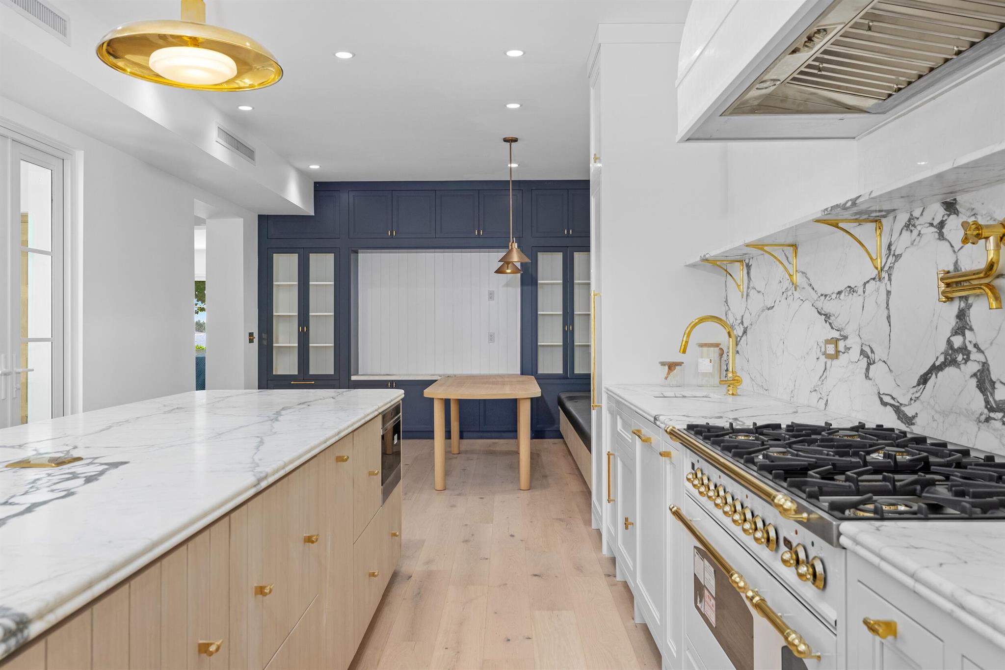 1246 N Lake Way Palm Beach, FL 33480